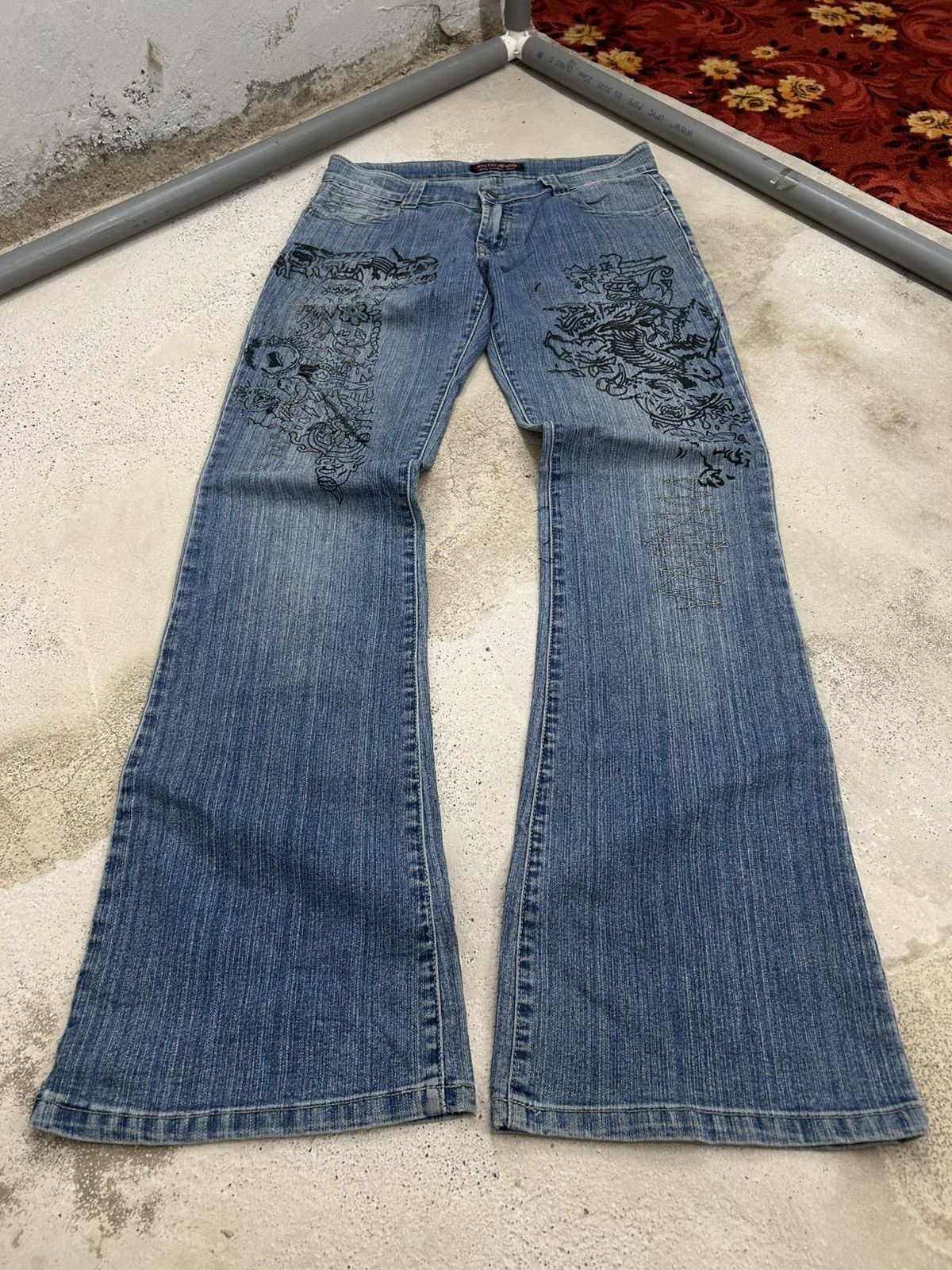 Flare Jean Xin Taii Classic Wear Art Black Tattoo Graphics