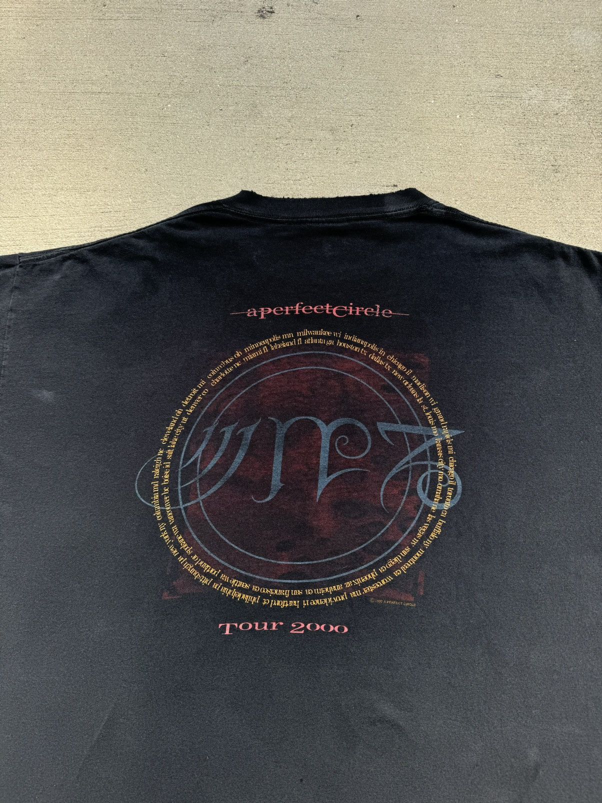 Band Tees × Vintage A perfect Circle Tour 2000 thrashed fader GRAIL rare Size US XL / EU 56 / 4 - 2 Thumbnail