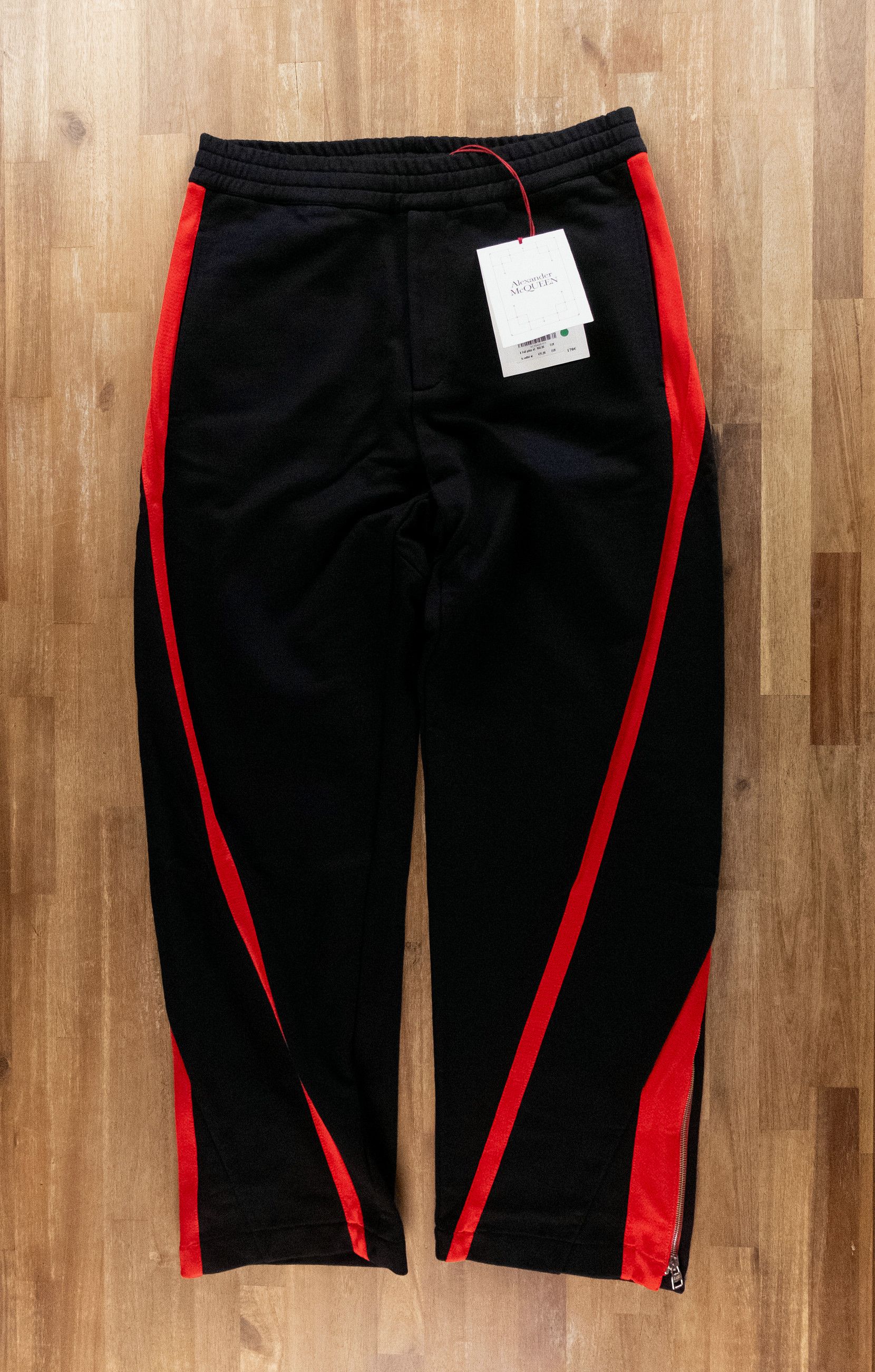 Alexander McQueen ALEXANDER MCQUEEN red black twisted stripe jogger sweatpants Size US 34 / EU 50 - 1 Thumbnail