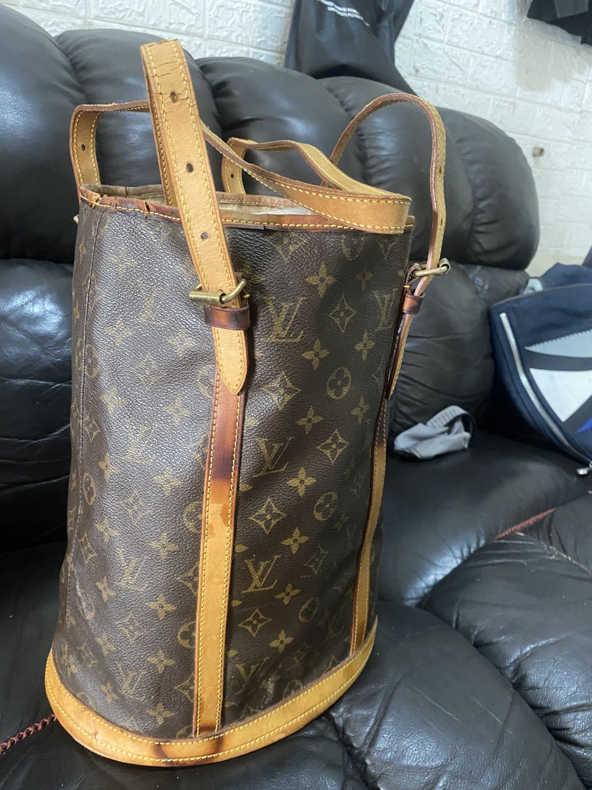 Louis Vuitton Authentic Louis Vuitton Monogram Bucket GM Size ONE SIZE - 2 Thumbnail