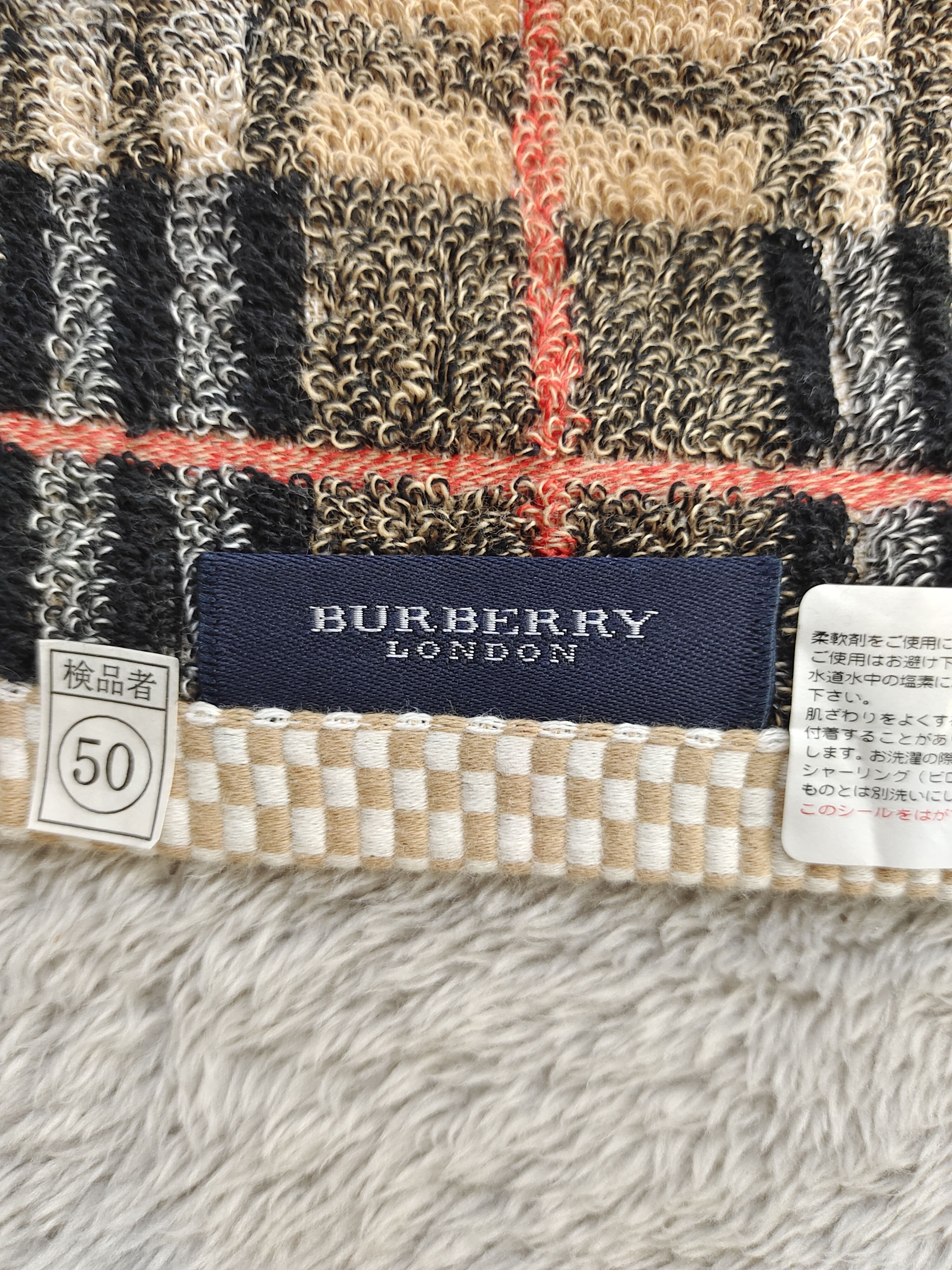 Burberry NEW OLD STOCK BURBERRY LONDON NOVA CHECK HAND TOWEL Size ONE SIZE - 4 Thumbnail