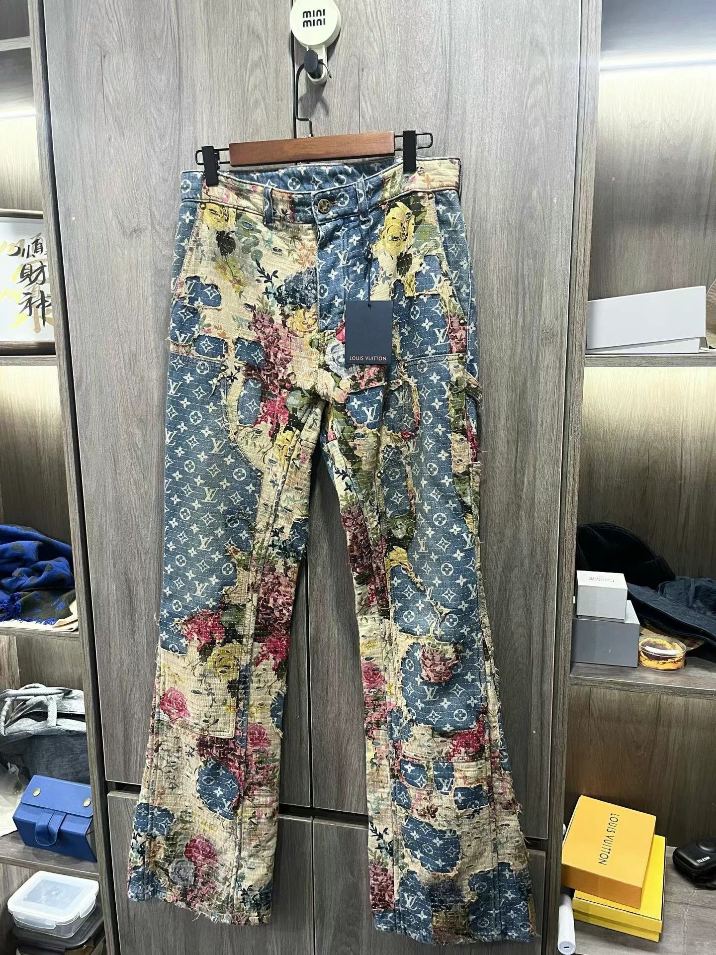 Louis Vuitton Louis Vuitton LV floral jeans Size 30" / US 8 / IT 44 - 1 Thumbnail