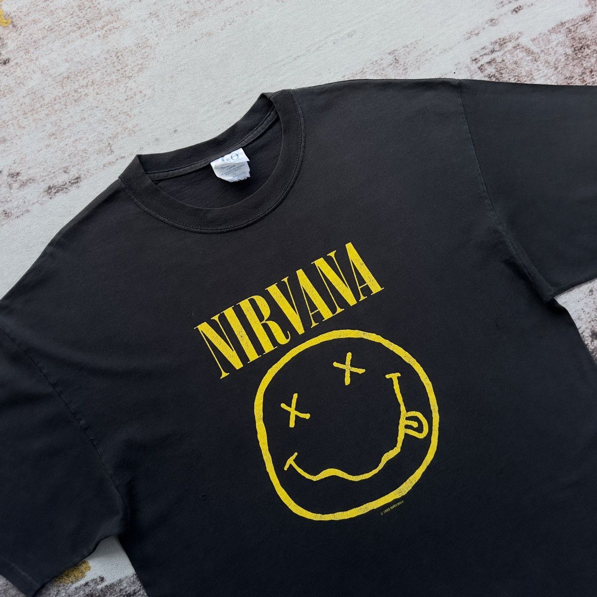 Band Tees VINTAGE NIRVANA COPYRIGHT 1992 SMILEY FACE 90’S Size US L / EU 52-54 / 3 - 3 Thumbnail