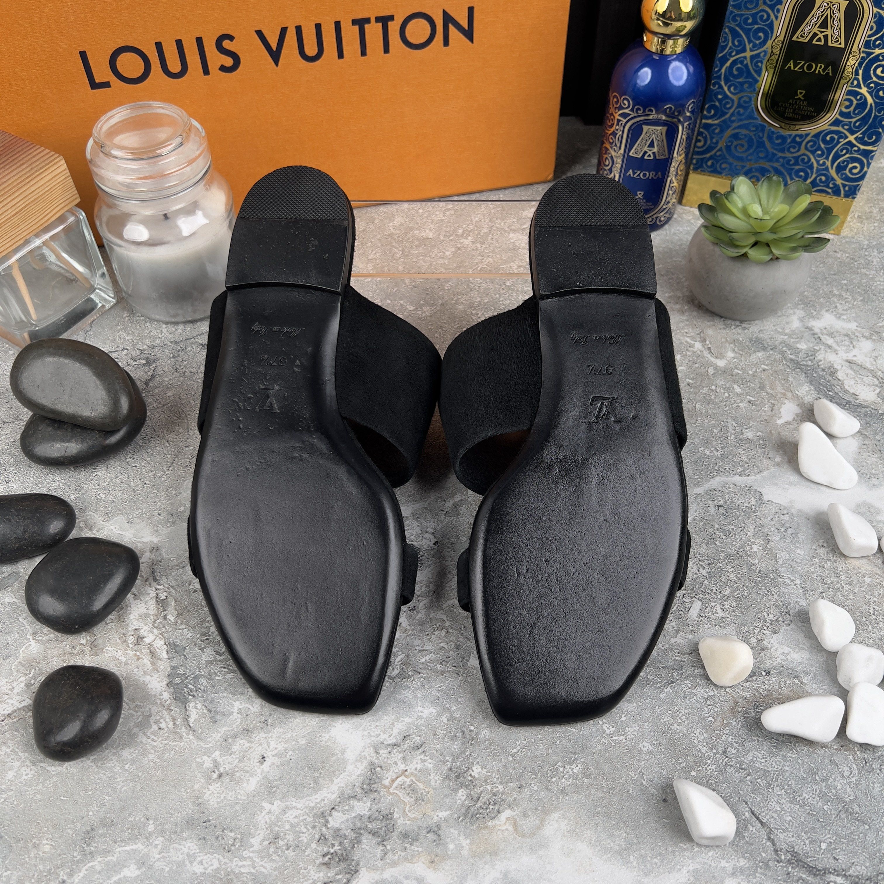 Louis Vuitton Louis Vuitton V Logo Slide Sandals Bayfront Flat Suede Size US 7.5 / IT 37.5 - 8 Thumbnail
