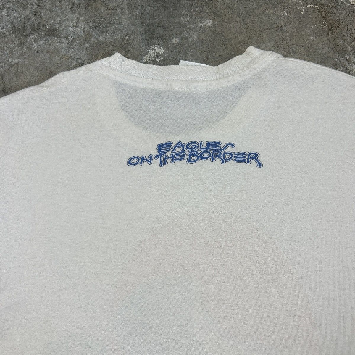 Band Tees × Vintage 1990s Eagles On The Border Size US L / EU 52-54 / 3 - 7 Thumbnail