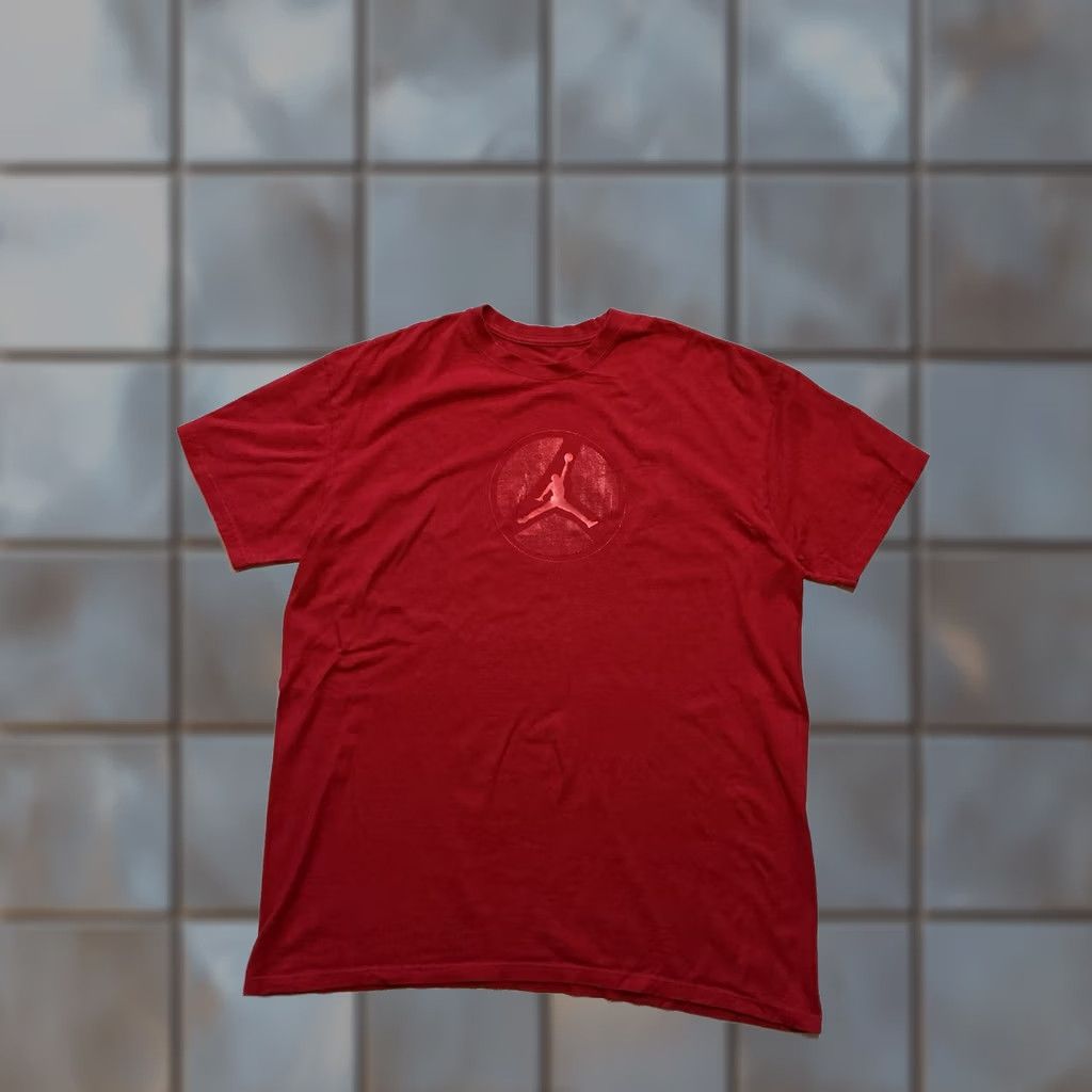 Jordan Brand VINTAGE Air Jordan Circle Jumpman Logo Graphic Red Basketball S/S Crewneck T-Shirt XXL Mens Red Logo T-Shirt 2XL Jumpman Size US XXL / EU 58 / 5 - 1 Thumbnail