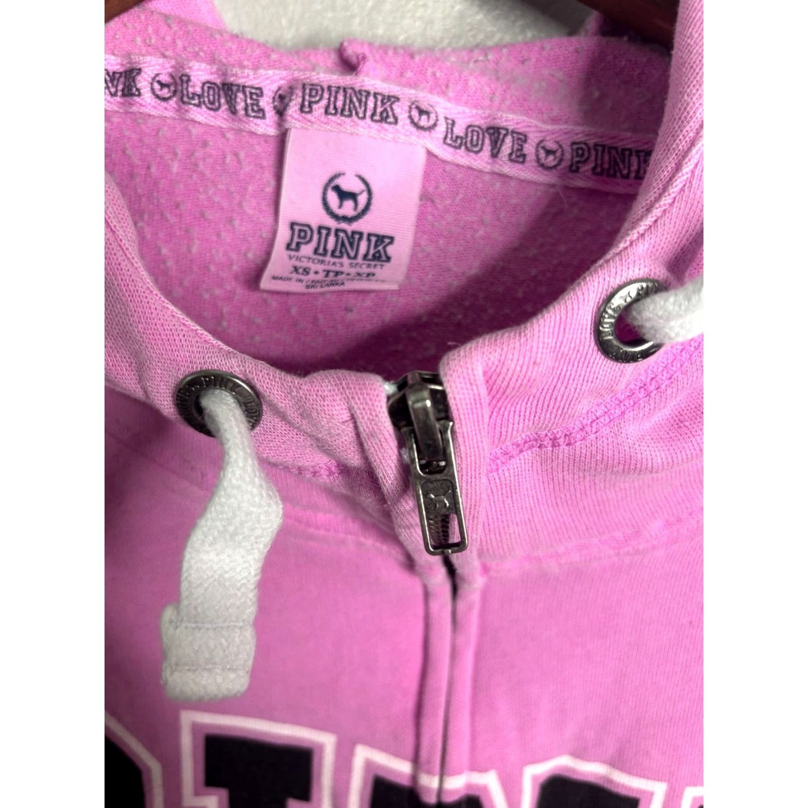 Victoria's Secret Victoria's Secret PINK Hoodie Womens XS Zip Hooded Pockets Logo Solid Pink 8/10 Vintage? No Size XS / US 0-2 / IT 36-38 - 3 Thumbnail