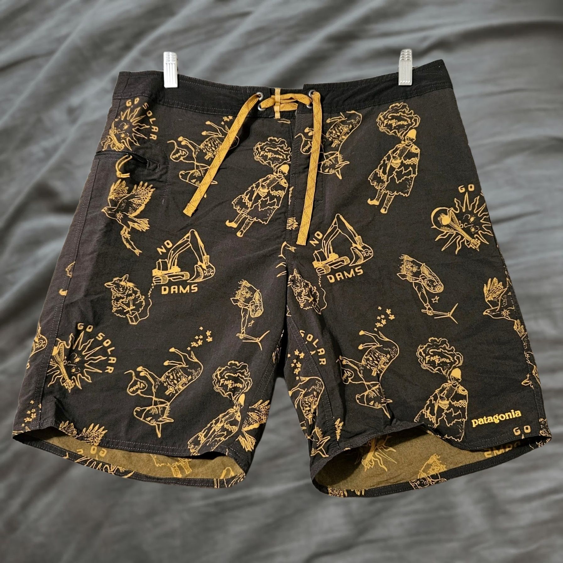 Patagonia Patagonia Boardshorts Mens 34 Wavefarer Bottom Regular 19" Black Yellow Solid Mens Size US 34 / EU 50 - 1 Thumbnail