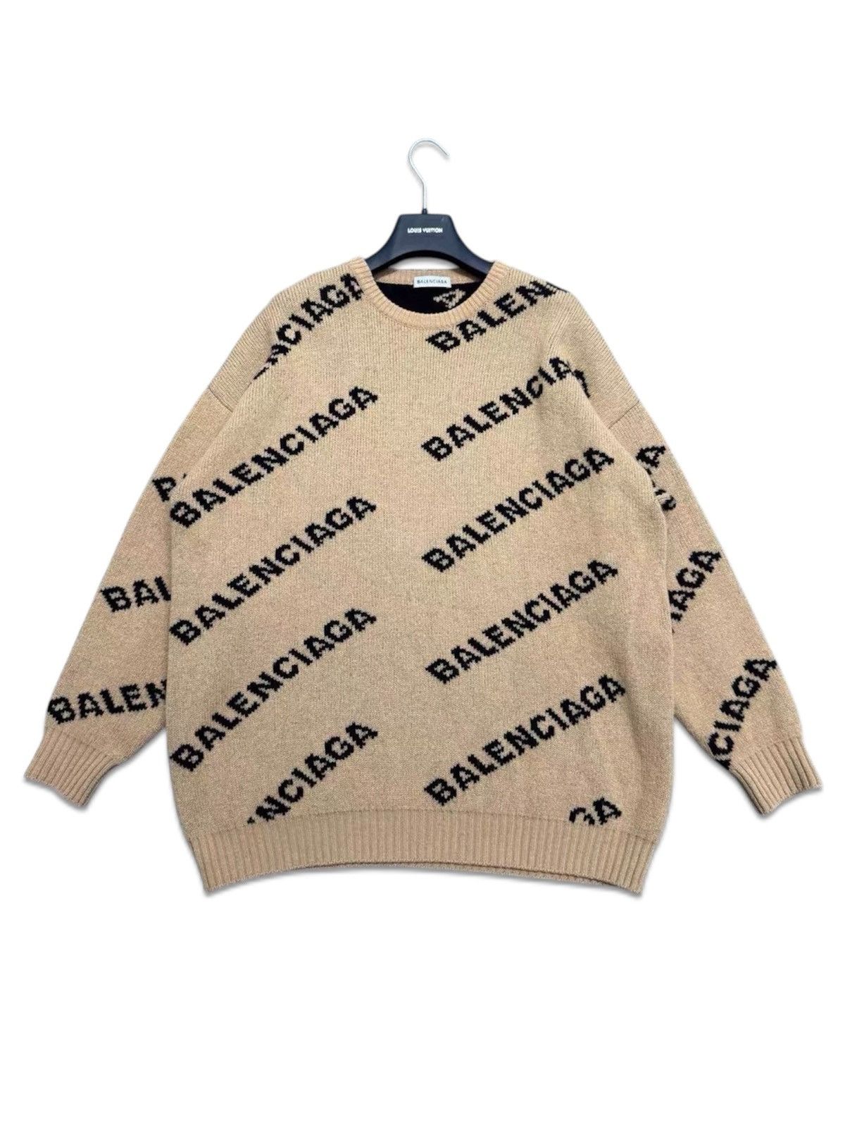 Balenciaga Balenciaga M All Over Logo Crewneck Sweater Beige Black Size M / US 6-8 / IT 42-44 - 1 Thumbnail