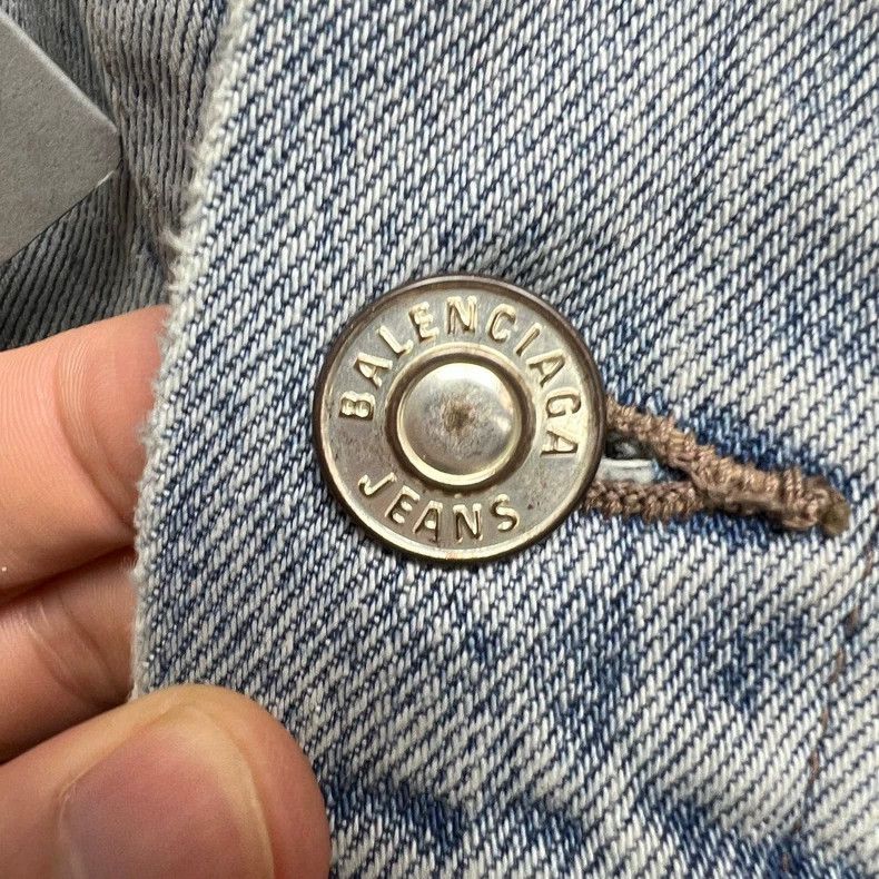 Balenciaga Balenciaga Embroidered letters on the arm side of unicorn Size US S / EU 44-46 / 1 - 4 Thumbnail