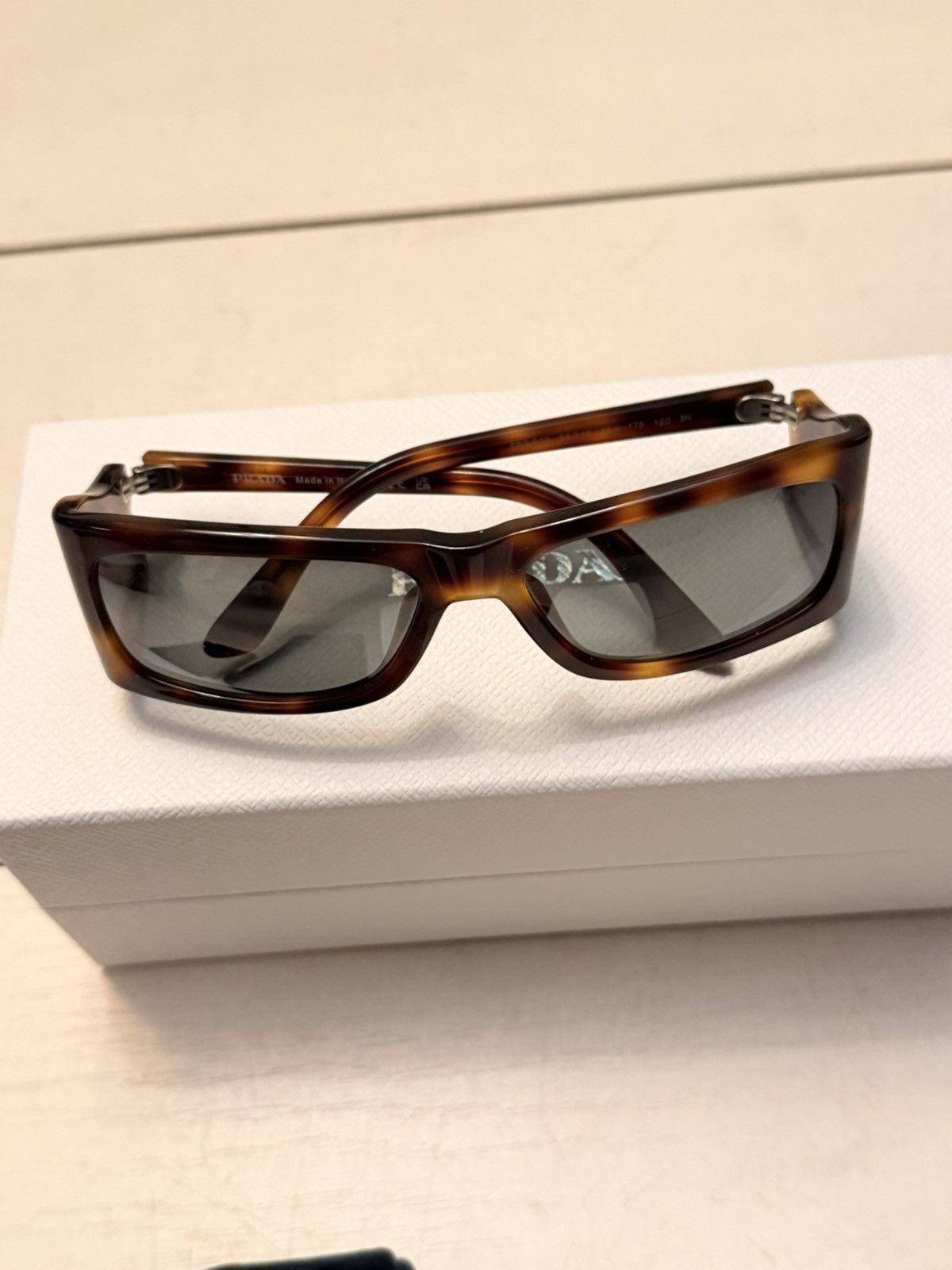 Prada Prada Runway SPRB03 Sunglasses Side Lenses Tortoise Shell Size ONE SIZE - 5 Thumbnail
