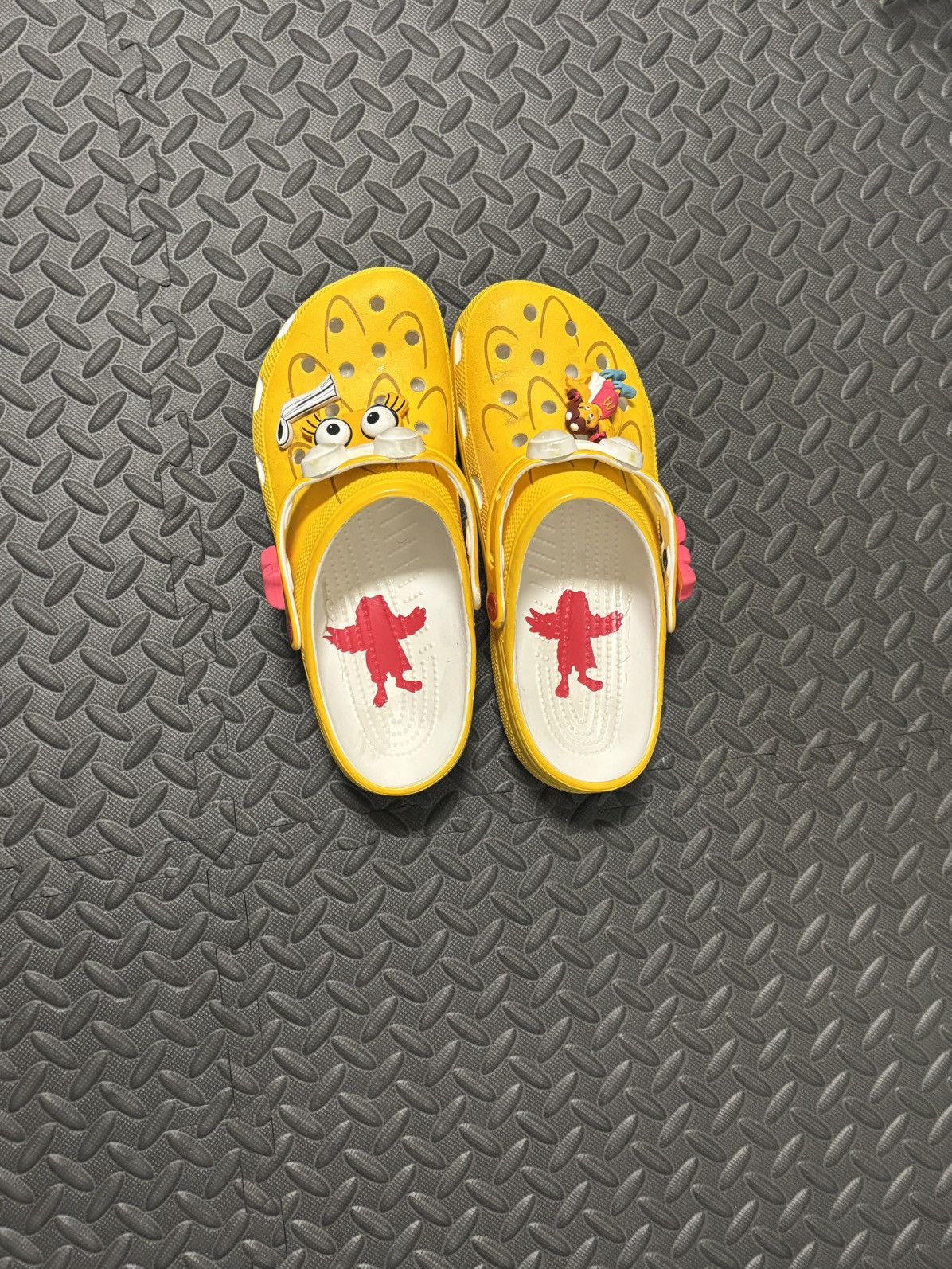Crocs Crocs Yellow Unisex Clog Shoes SpongeBob SquarePants Size US 12 / EU 45 - 3 Thumbnail