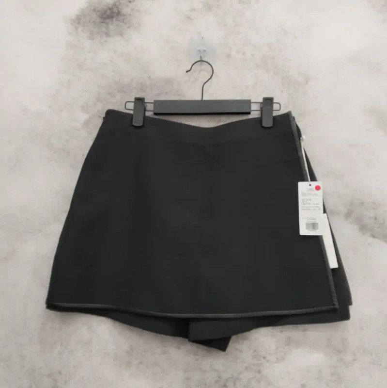 Valentino Valentino Black A-Line Skirt in Size L 0089 Size 36" / US 14 / IT 50 - 1 Thumbnail