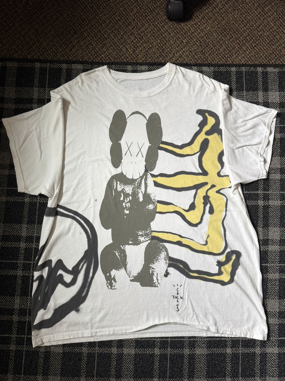 Travis Scott Travis Scott x KAWS x Fragment Short Sleeve Tee Shirt Size US XL / EU 56 / 4 - 1 Thumbnail