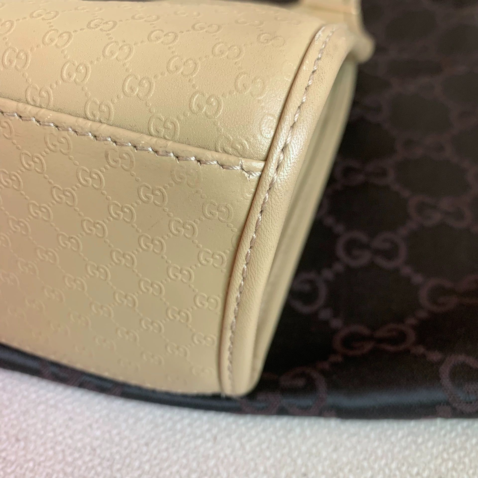Gucci Gucci Vintage Embossed Taupe Armpit Bag Size ONE SIZE - 5 Thumbnail