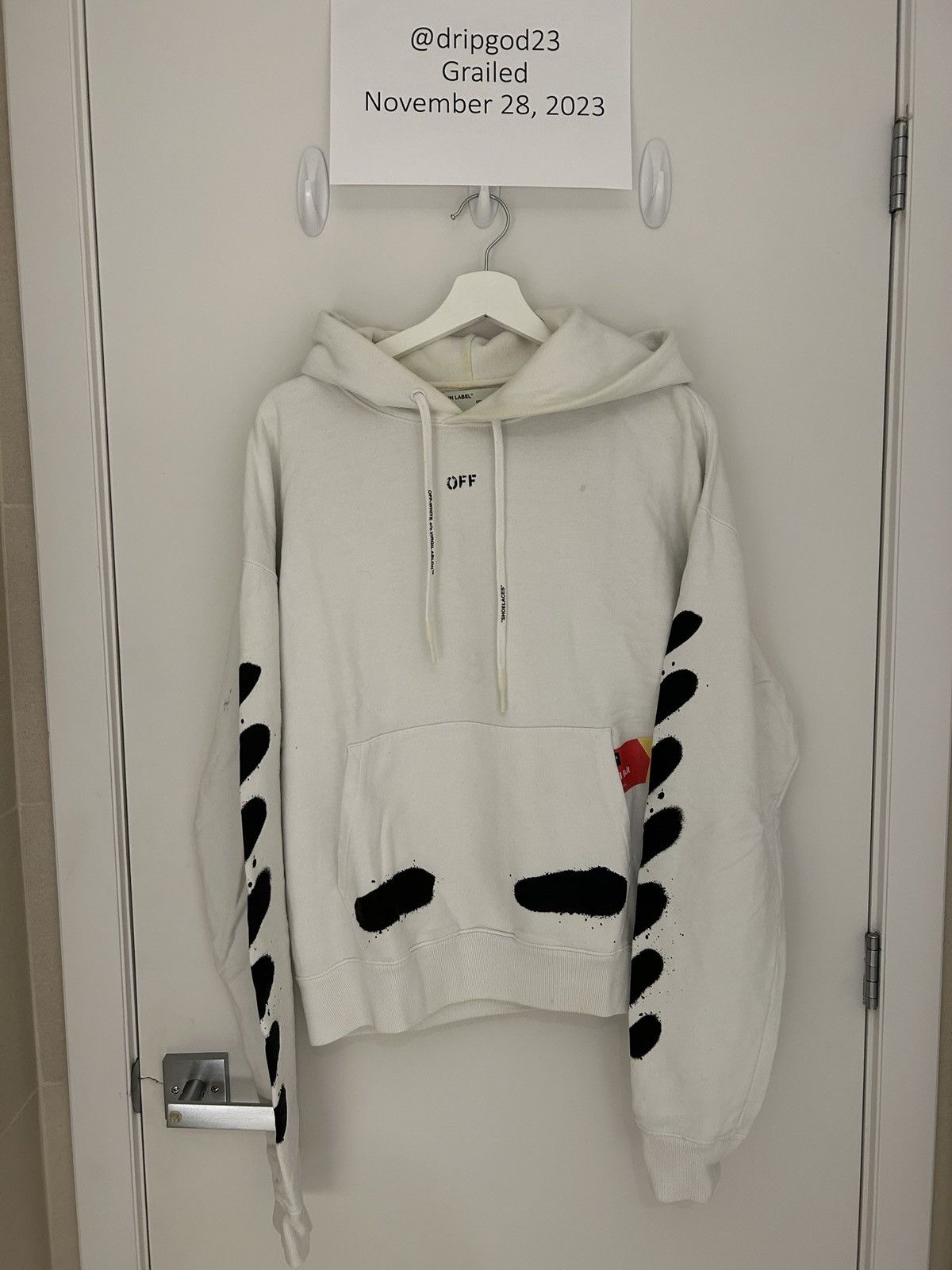 Off white spray sweatshirt hotsell