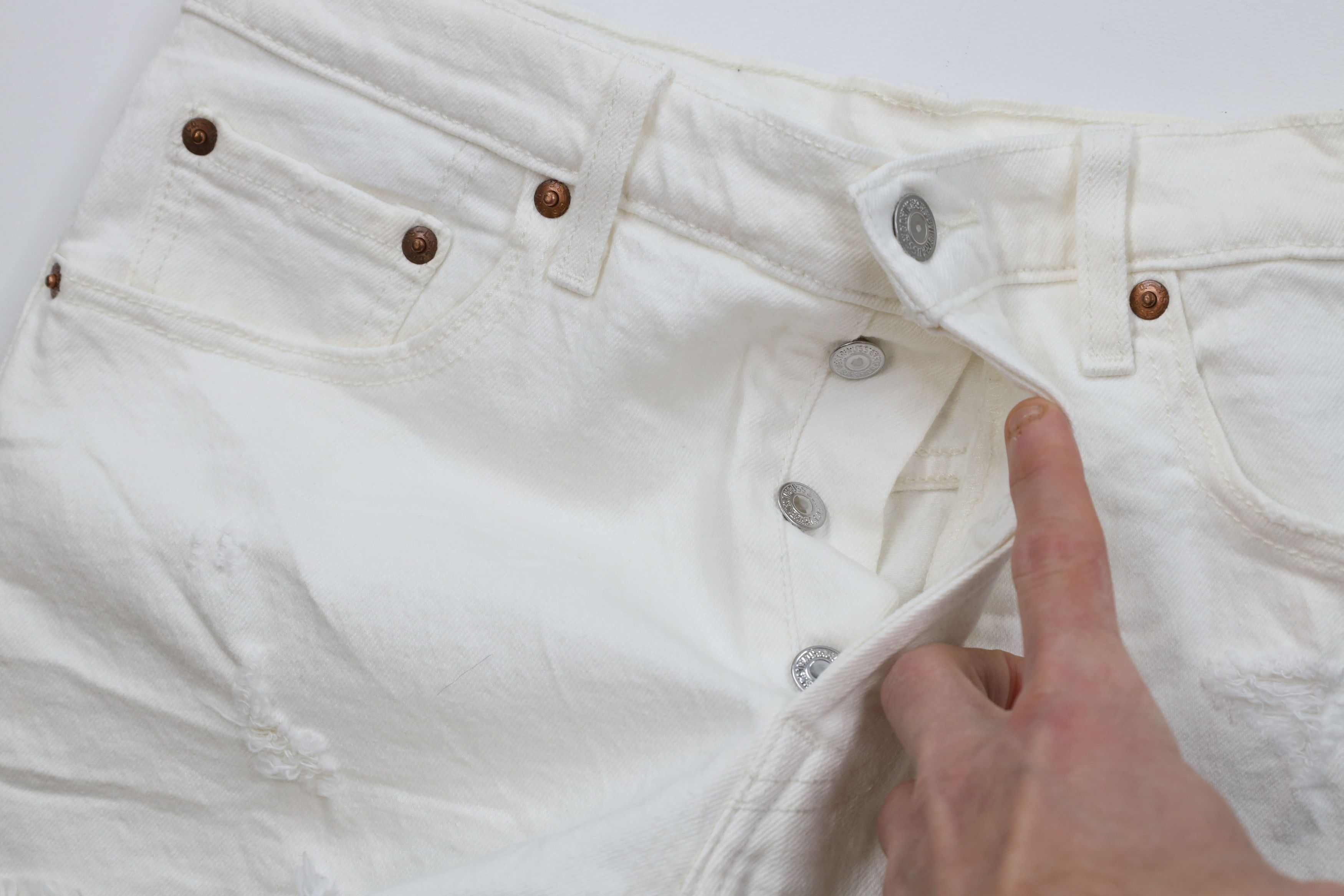 Levi's Vintage Y2K Levis 501xx Fly Cut Off Denim Jean Shorts White Size 28" / US 6 / IT 42 - 5 Thumbnail