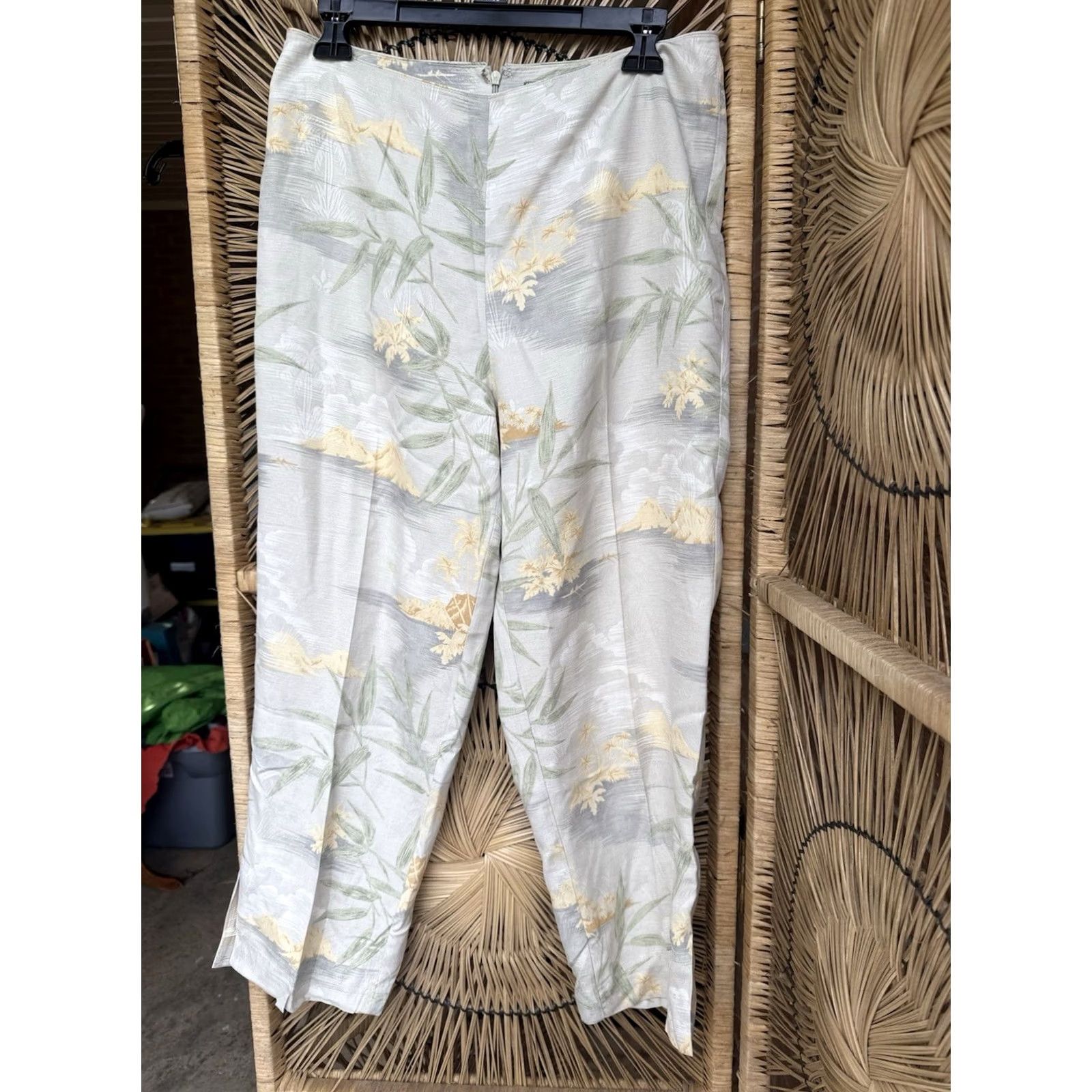 Tommy Bahama Tommy Bahama Pants Women's 10 Tan Floral Hawaiian Aloha Silk Tropical Straight Leg Back Zip Casual Workwear Beach 90s Theme Womens Size 32" / US 10 / IT 46 - 3 Thumbnail