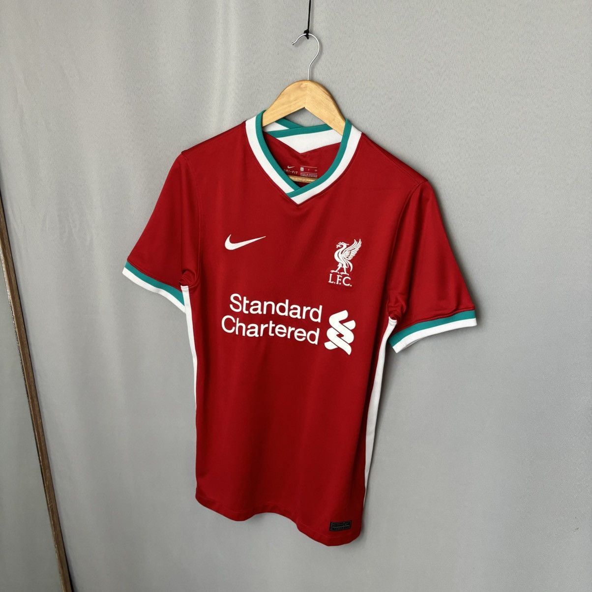 Nike Nike FC Liverpool jersey red small rare Size US S / EU 44-46 / 1 - 1 Thumbnail