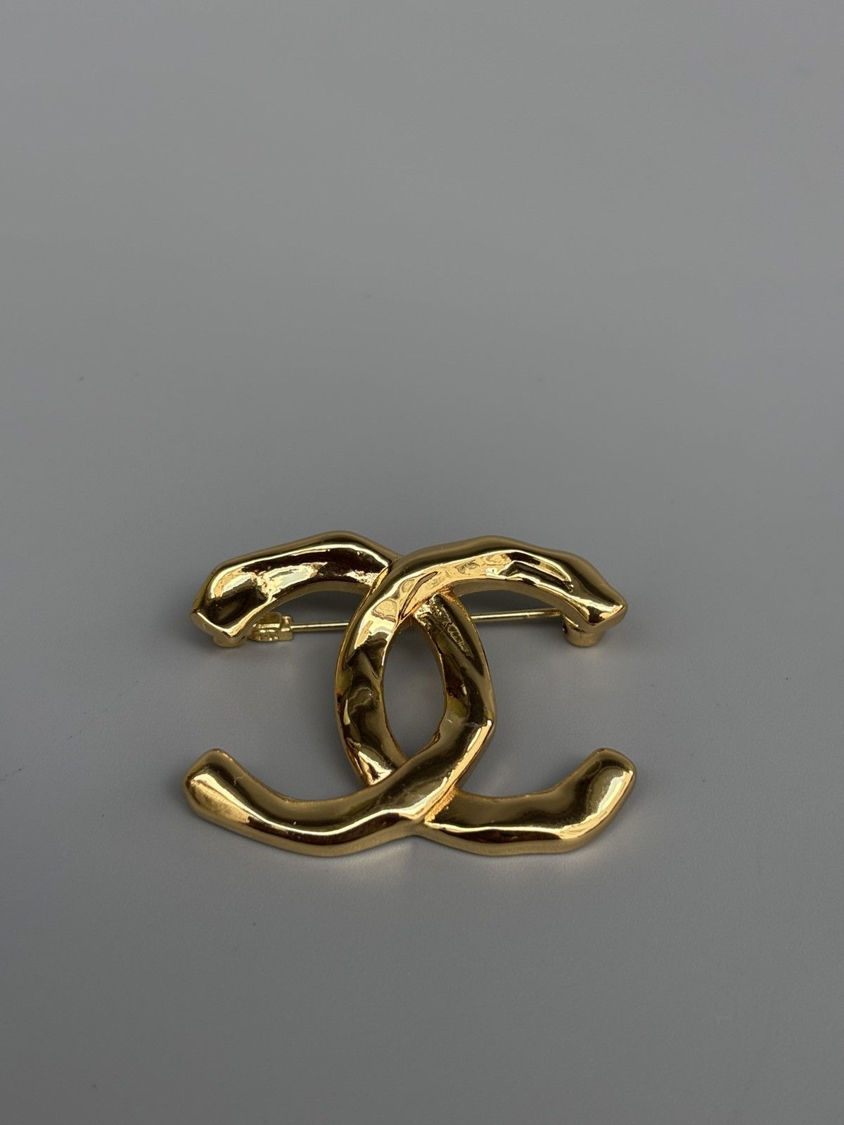 Chanel Chanel B23C Gold Pin CC Brooch Size ONE SIZE - 1 Thumbnail