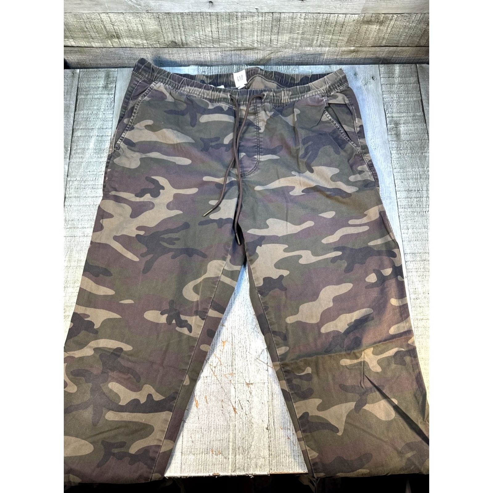 Gap VINTAGE? None. But based on provided, rephrase: Men's Gap Drawstring Tapered Leg Medium 32x28 Camo Jogger Pants Size ONE SIZE - 2 Thumbnail