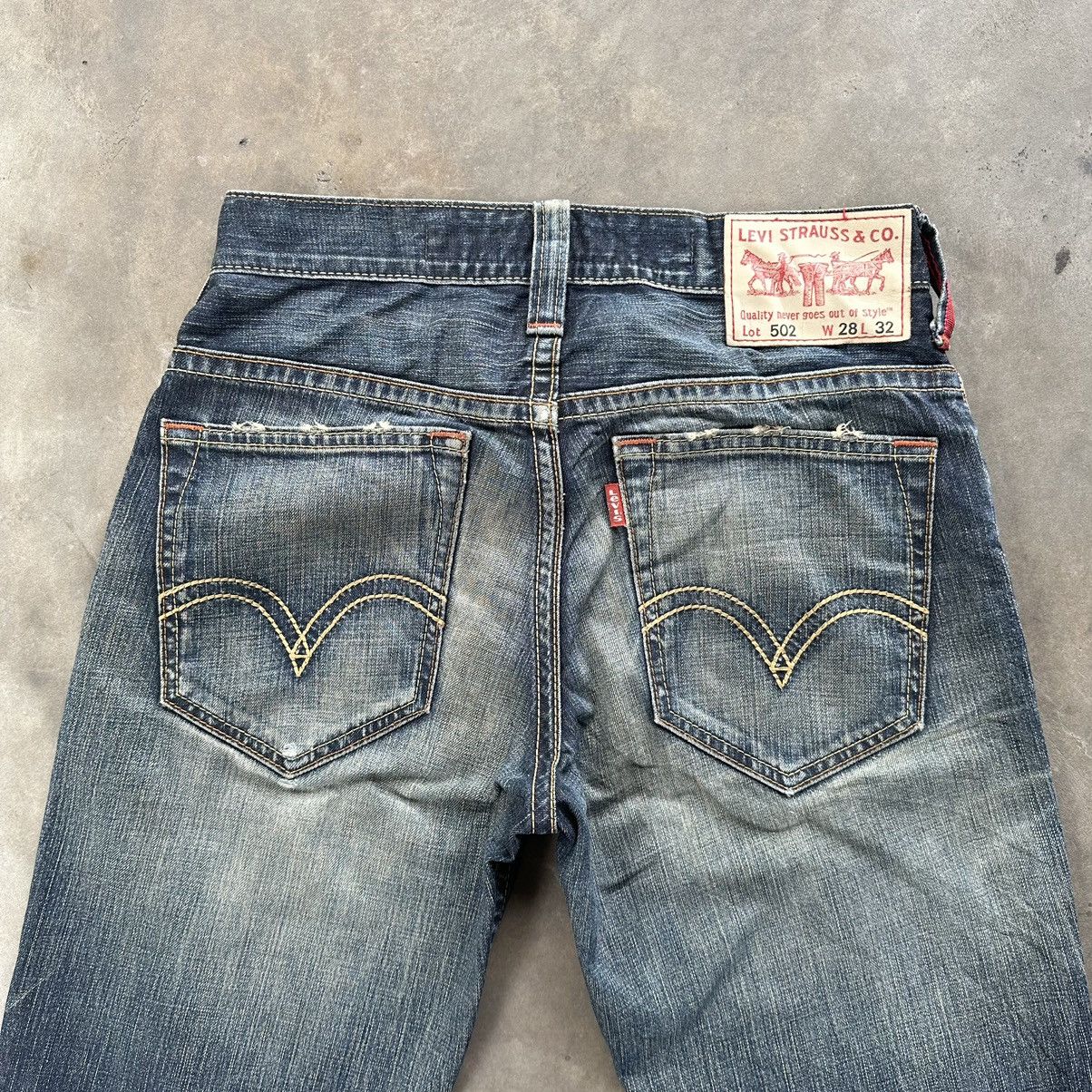 Japanese Brand Vintage Levi’s 502 Distressed Faded Denim Jean Pant Size US 29 - 11 Thumbnail