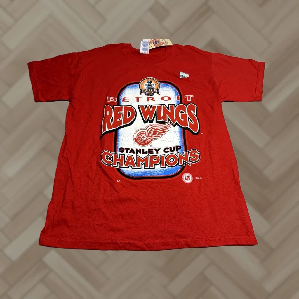 Gildan VINTAGE 2002 Detroit Red Wings T-Shirt Size L Red Stanley Cup Champions NHL NWT Size US L / EU 52-54 / 3 - 1 Thumbnail