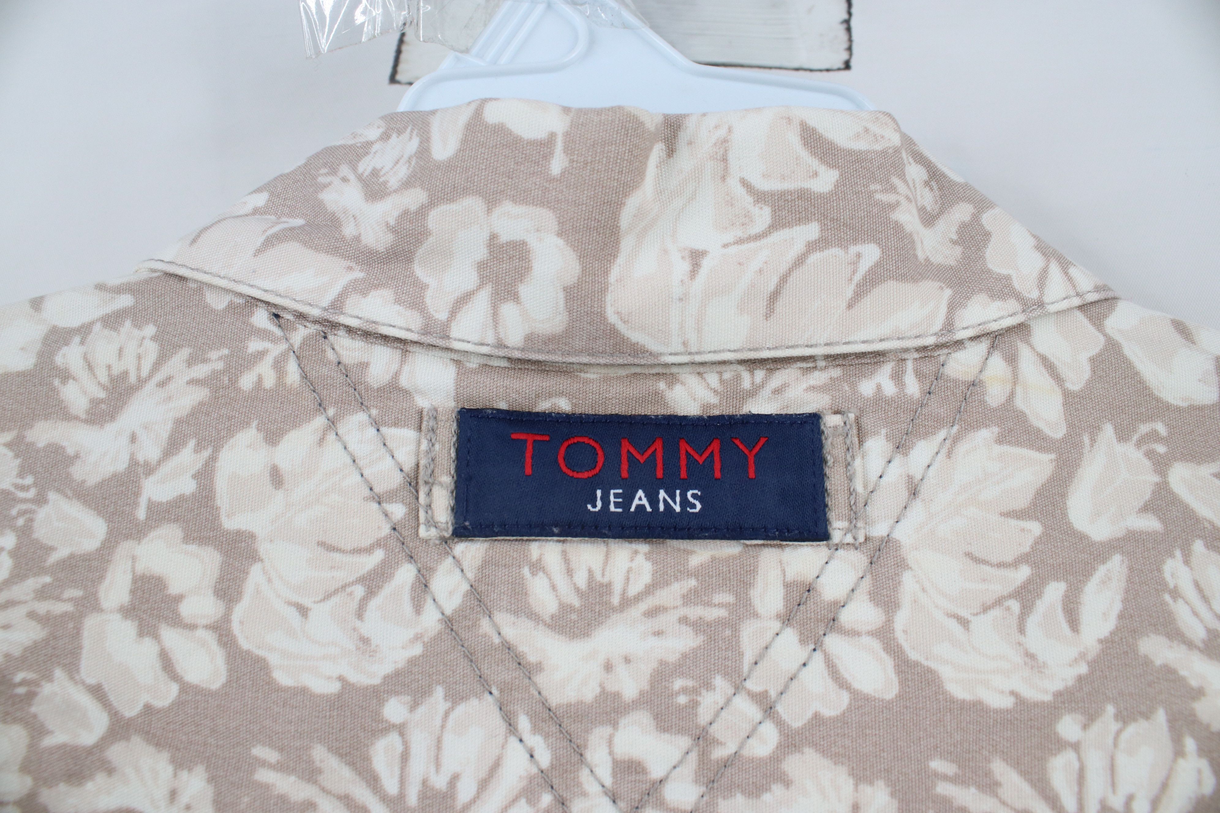 Tommy Hilfiger × Vintage Vintage 90s Tommy Hilfiger Flower Hawaiian Luau Button Shirt Size US XL / EU 56 / 4 - 9 Thumbnail