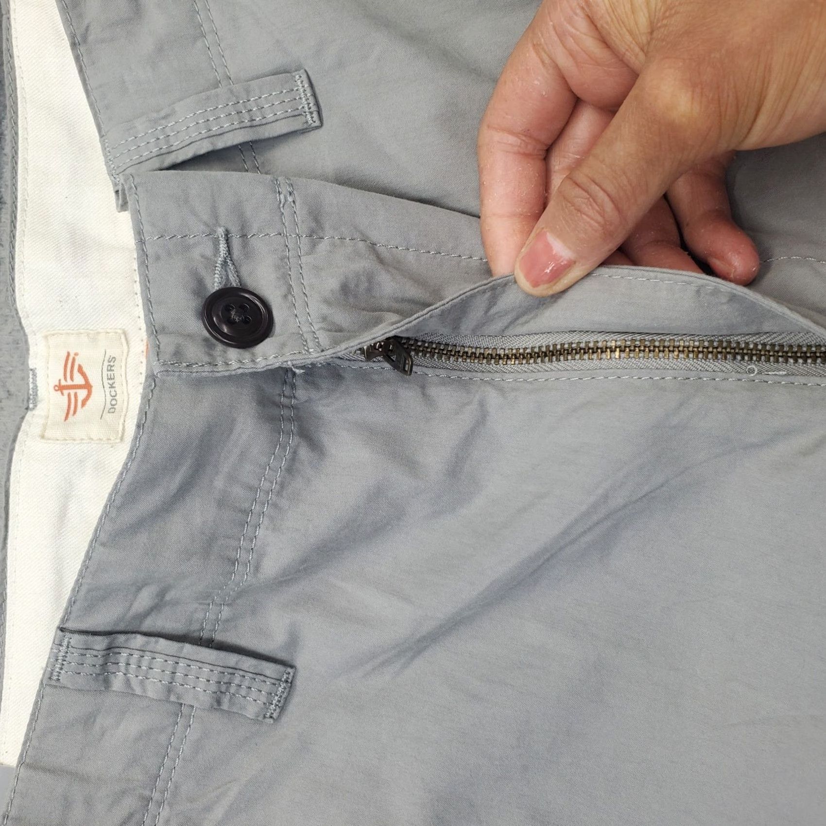 Dockers DOCKERS Mens Gray Classic Fit Flat Front Lightweight Cargo Pocket Shorts Size 30 Mens Size US 30 / EU 46 - 6 Thumbnail