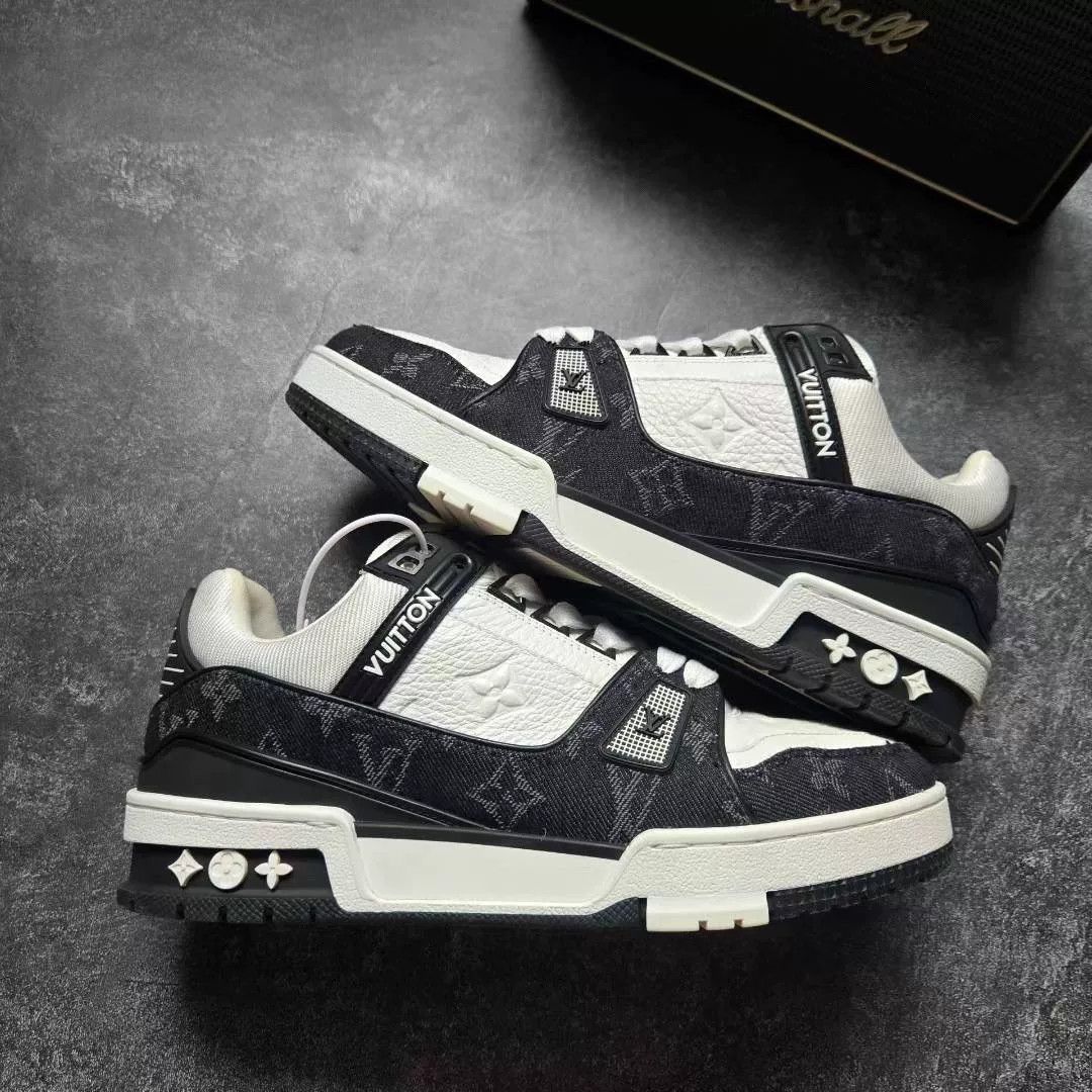 Louis Vuitton Louis Vuitton Training Black Lowtop Sneakers 37 Women Size US 6.5 / IT 36.5 - 1 Thumbnail