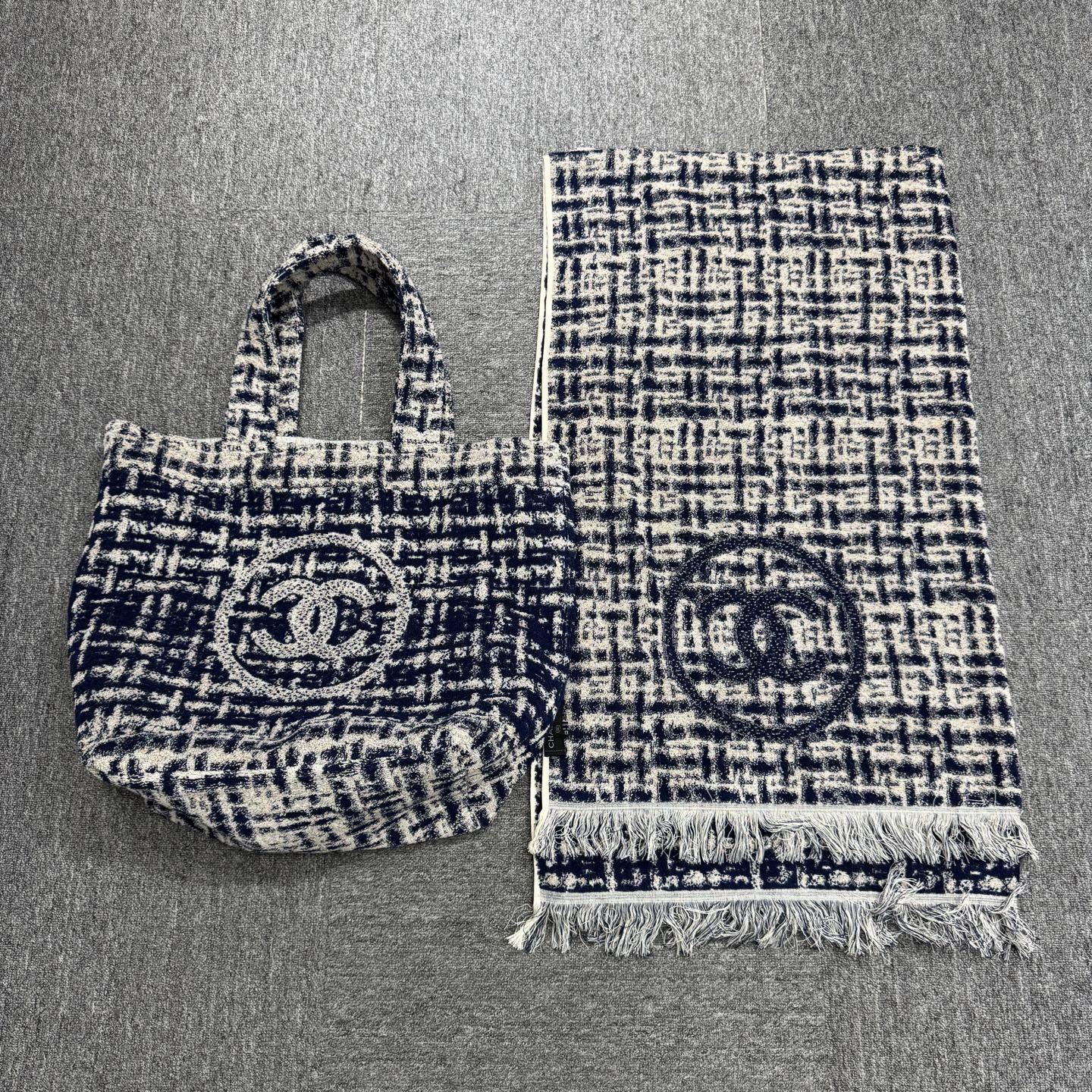Chanel Chanel 3-Piece Blanket & Beach Bag Set New 34x19x39cm Size ONE SIZE - 1 Thumbnail