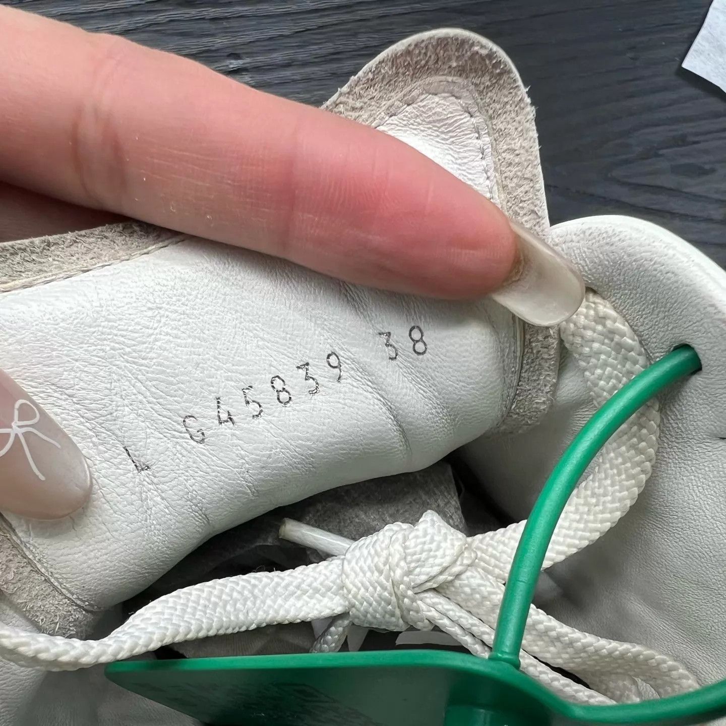 Chanel Chanel 25S White Leather Trainer EU 38 Near Mint Size US 7.5 / IT 37.5 - 8 Thumbnail