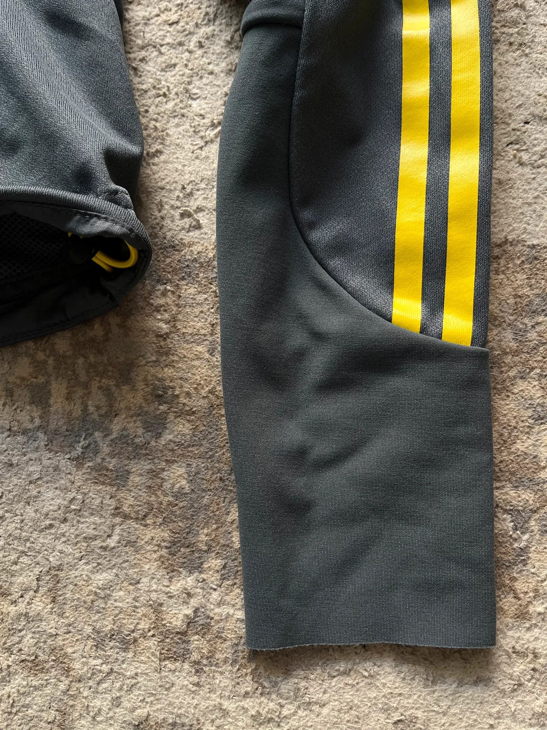Adidas Adidas Sz 44 / 12 / L Track Jacket Rare 2013 Windbreaker Size L / US 10 / IT 46 - 8 Thumbnail