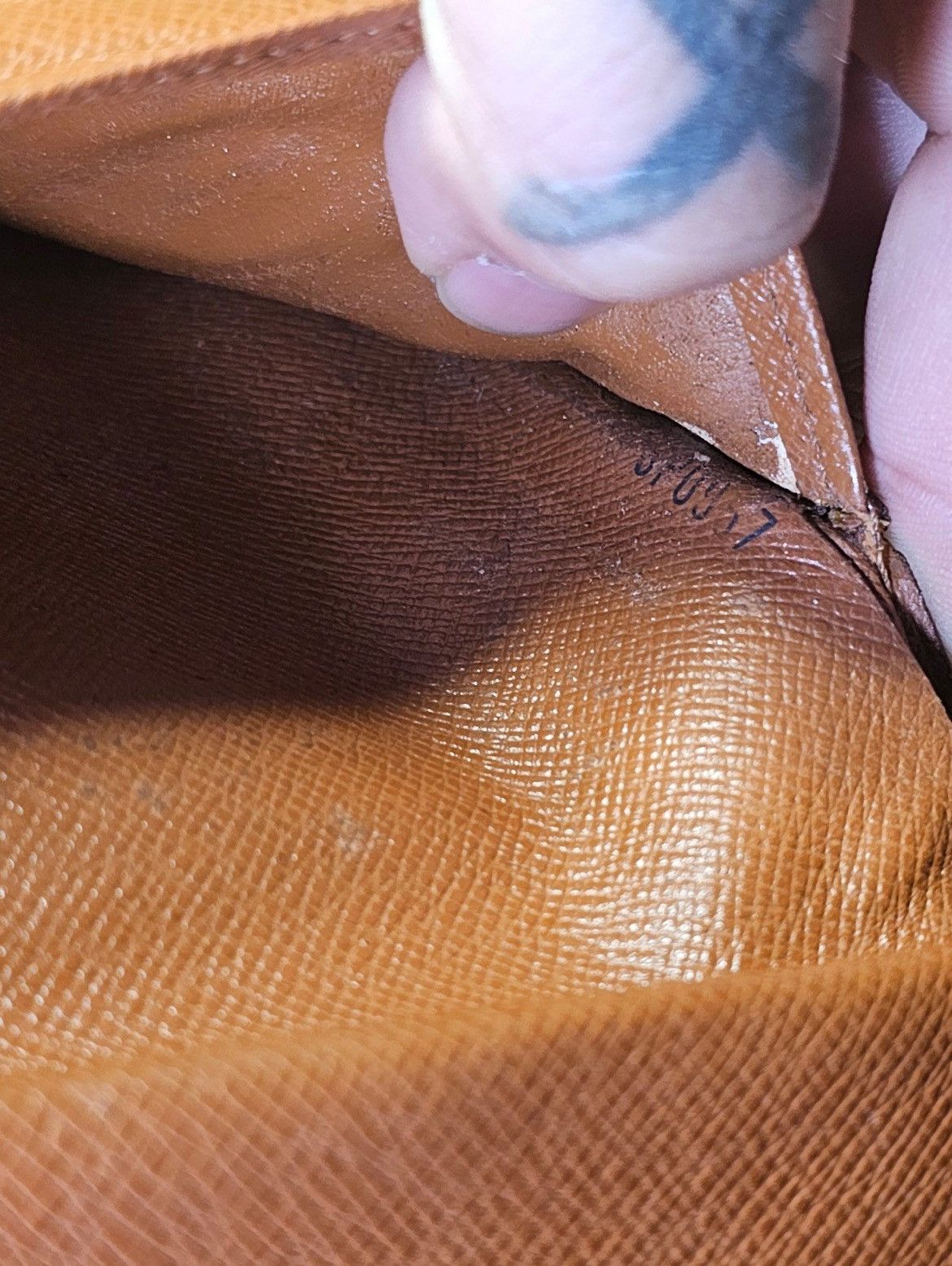 Louis Vuitton Louis vuitton cross body wallet purse. Lv monogram bag. Size ONE SIZE - 11 Thumbnail