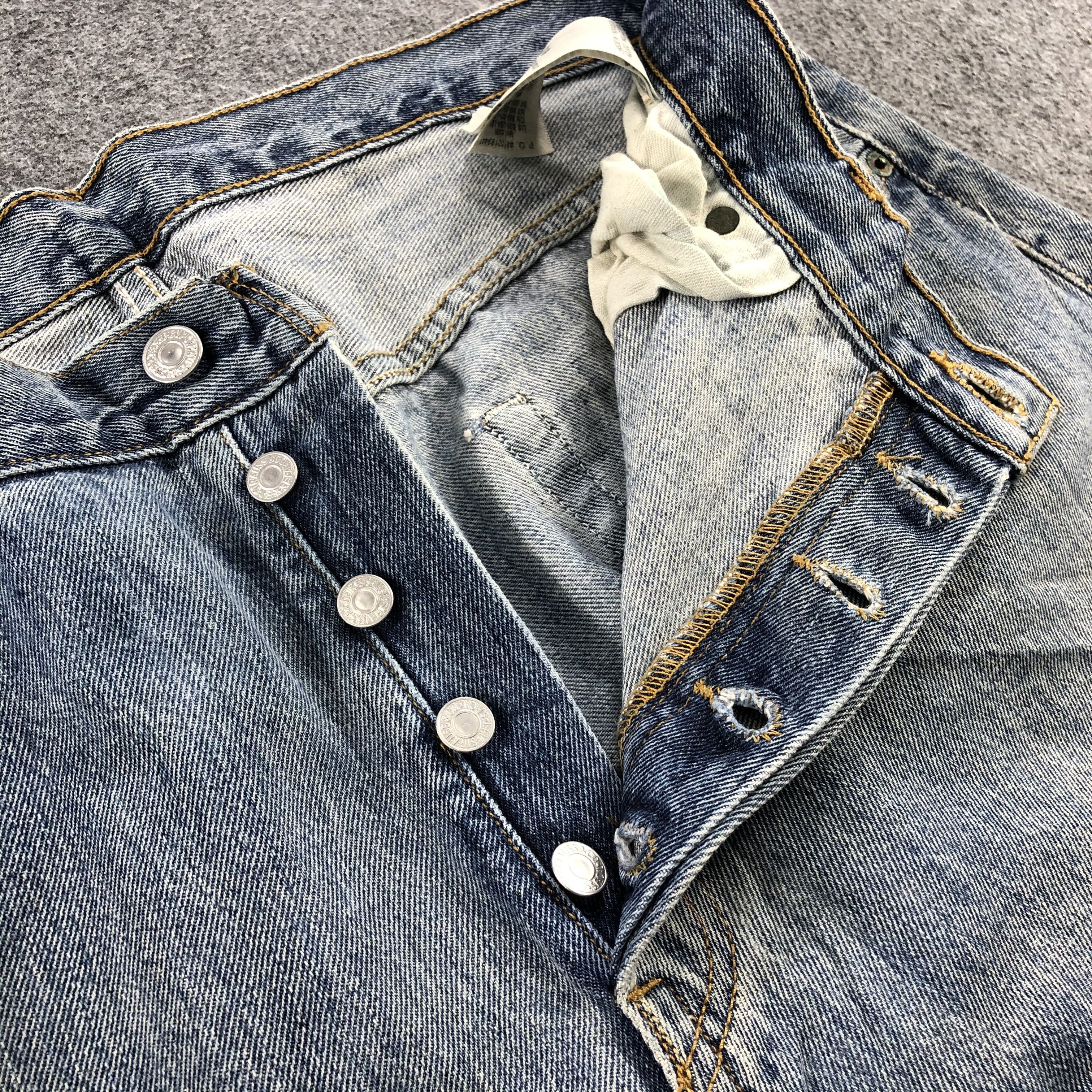 Levi's Vintage Light Wash Levis 501 Jeans-JM962 Size US 35 - 8 Thumbnail
