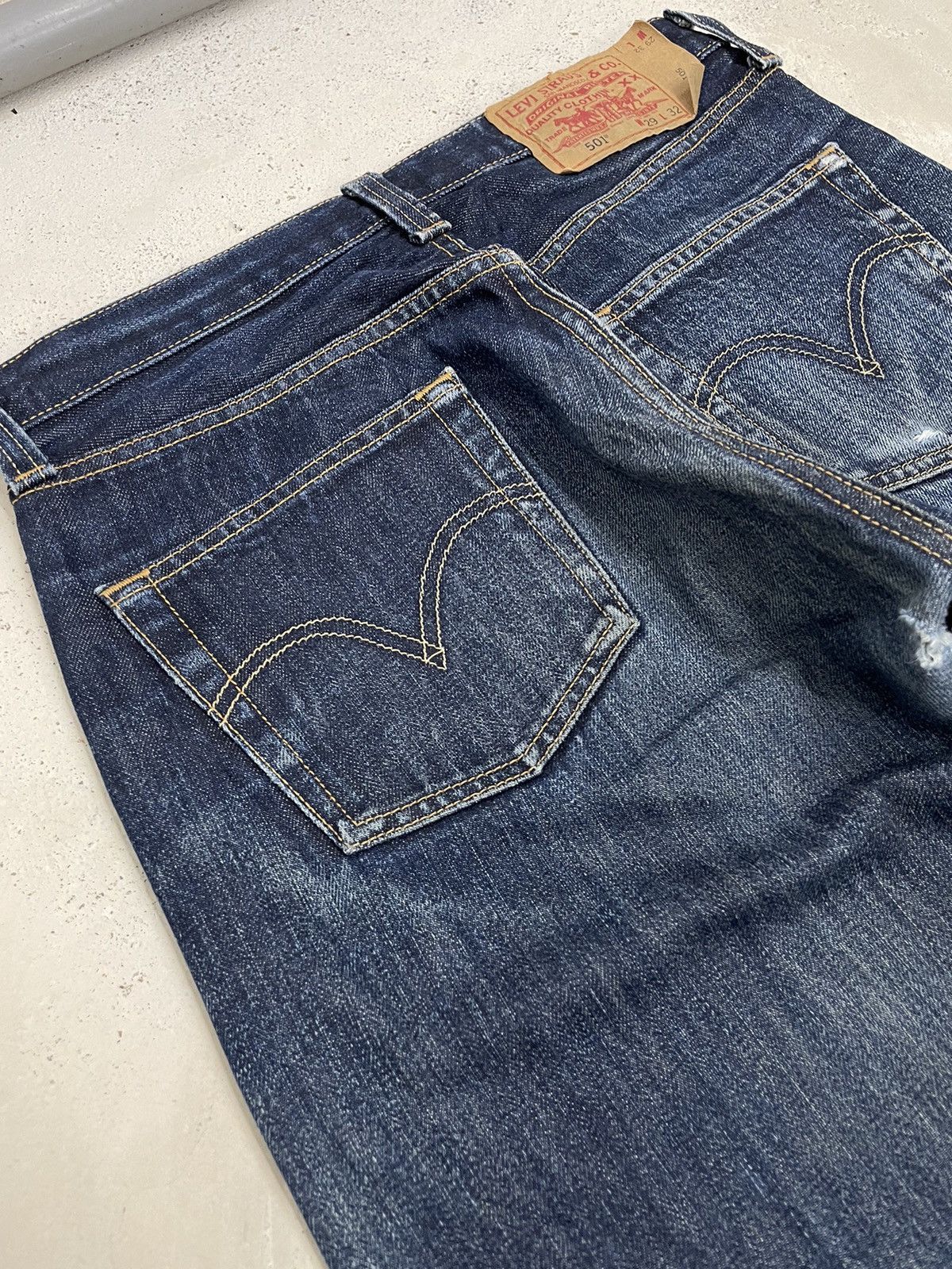 Levi's Levis 501 Straight Leg Buttonfly Dark Denim Distressed Size US 29 - 19 Thumbnail