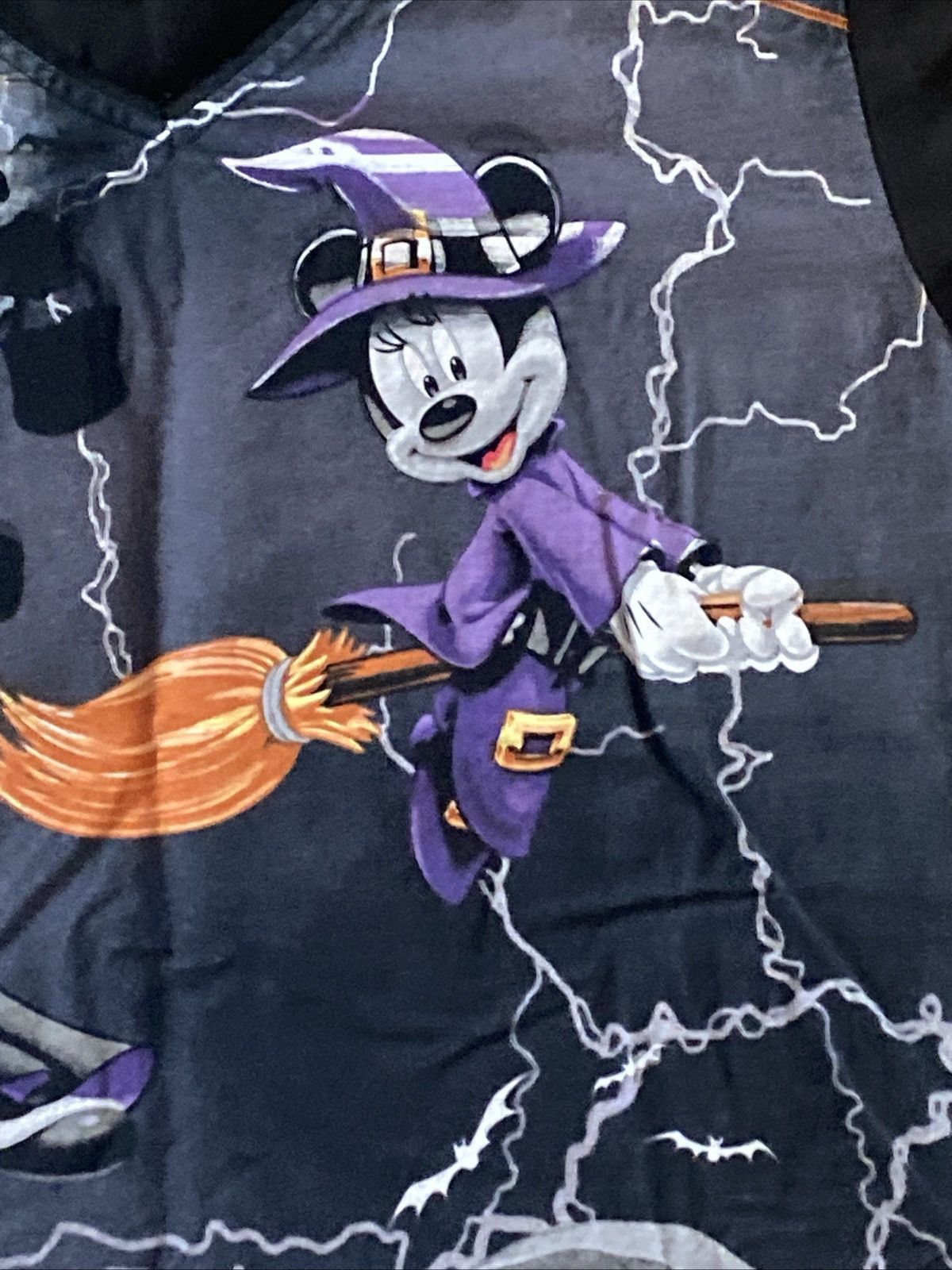 Disney Disney Mickey mouse & Friends Halloween Themed Scrub top Size XL / US 12-14 / IT 48-50 - 4 Thumbnail