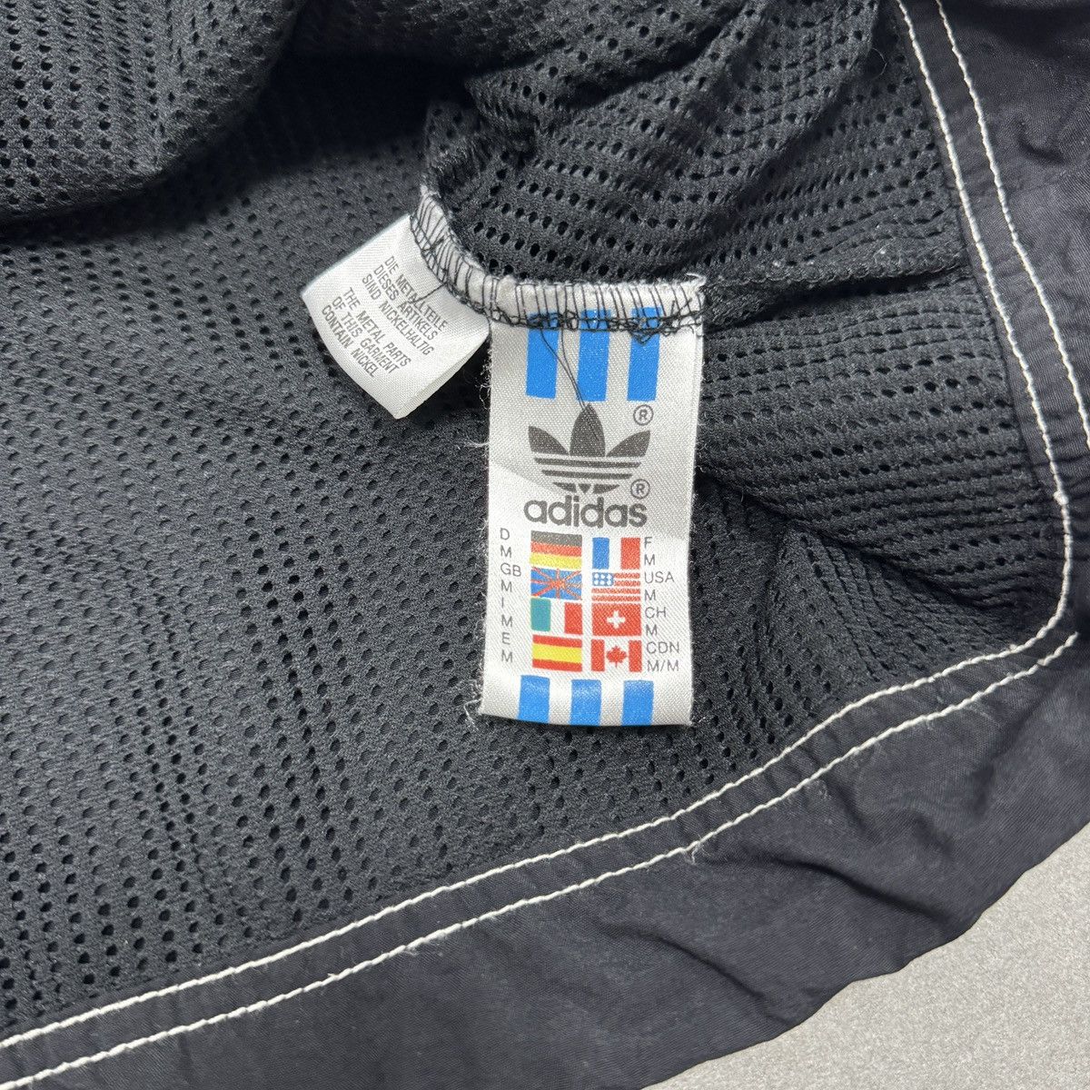 Adidas Vintage Adidas Beach Volleyball 1/2 Zip Nylon Jacket Size M Size US M / EU 48-50 / 2 - 14 Thumbnail