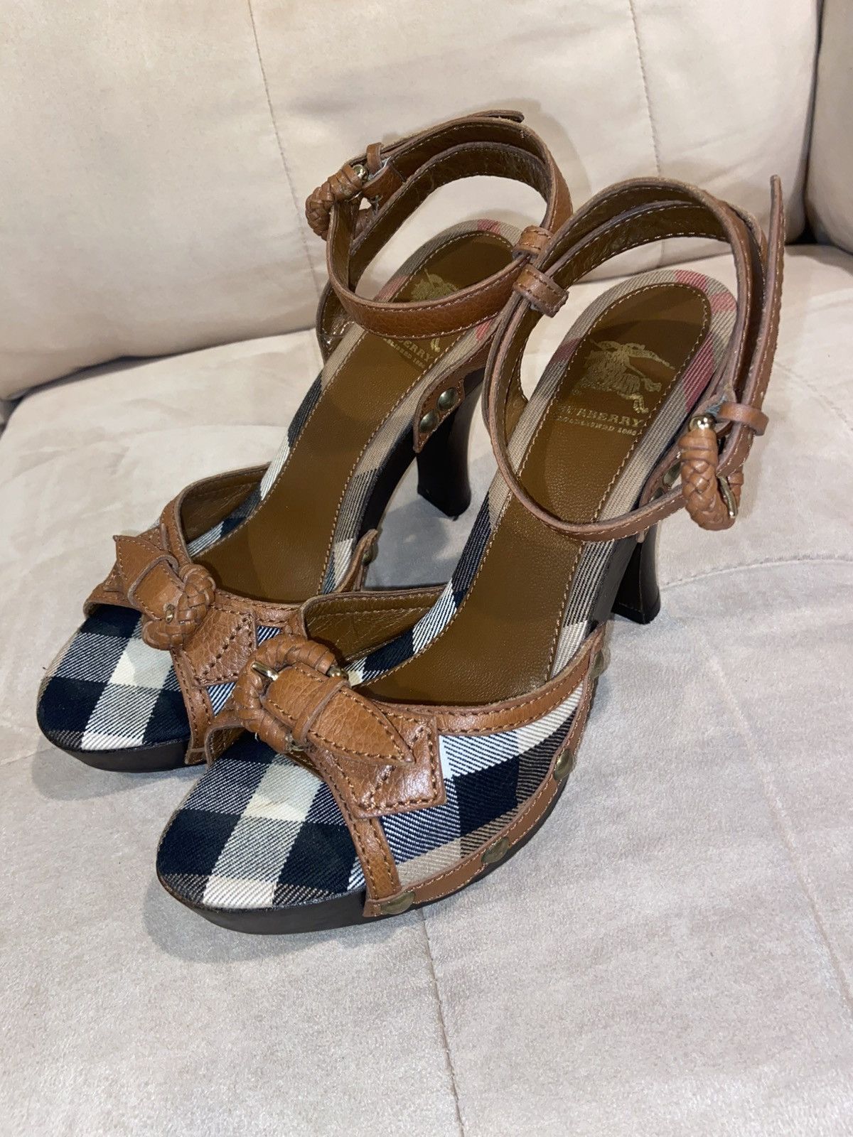 Burberry Burberry Buckled Wooden Heels Size US 5.5 / IT 35.5 - 1 Thumbnail