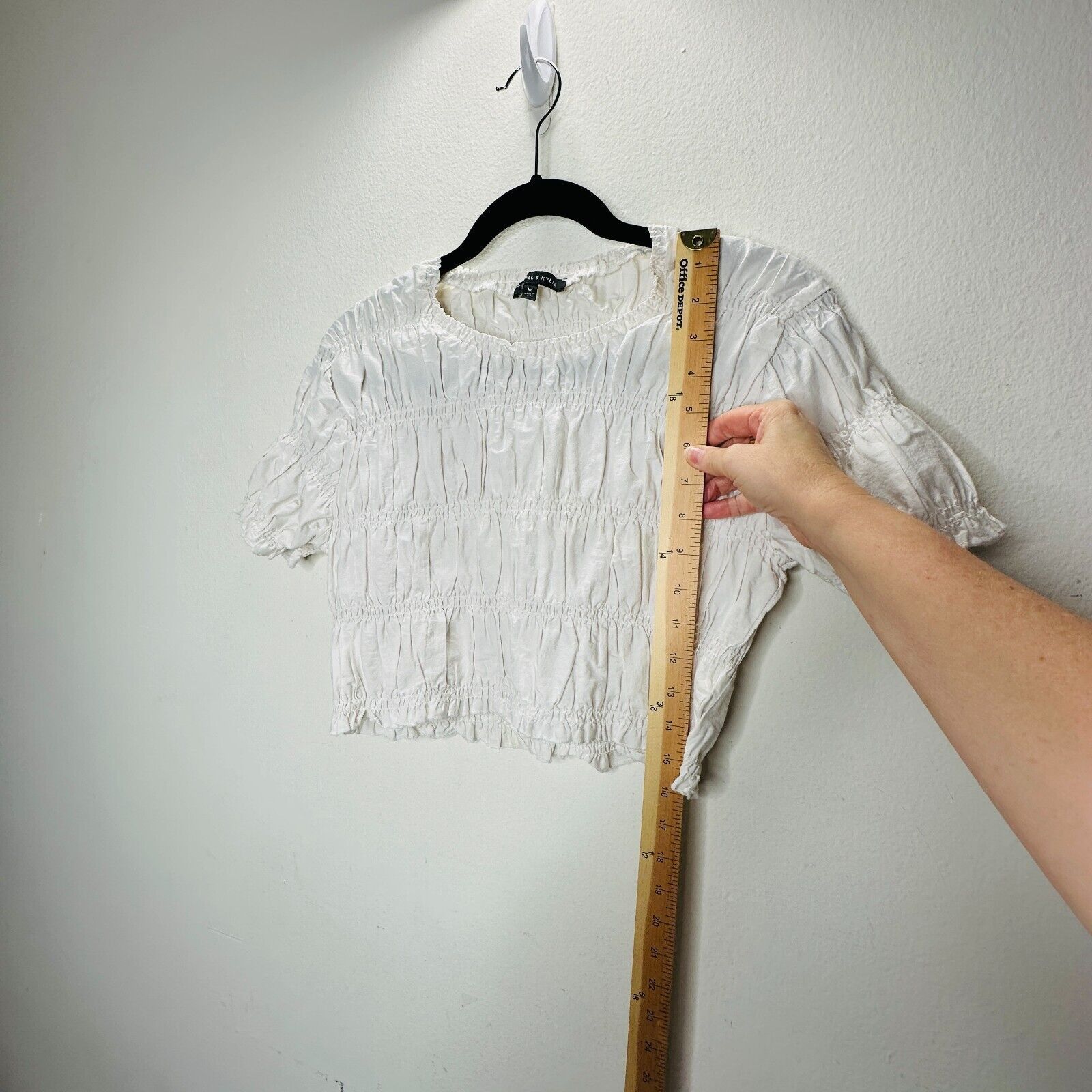 Other Kendal & Kylie White Ruched Short Sleeve Round Neck Crop Top Size M / US 6-8 / IT 42-44 - 10 Thumbnail