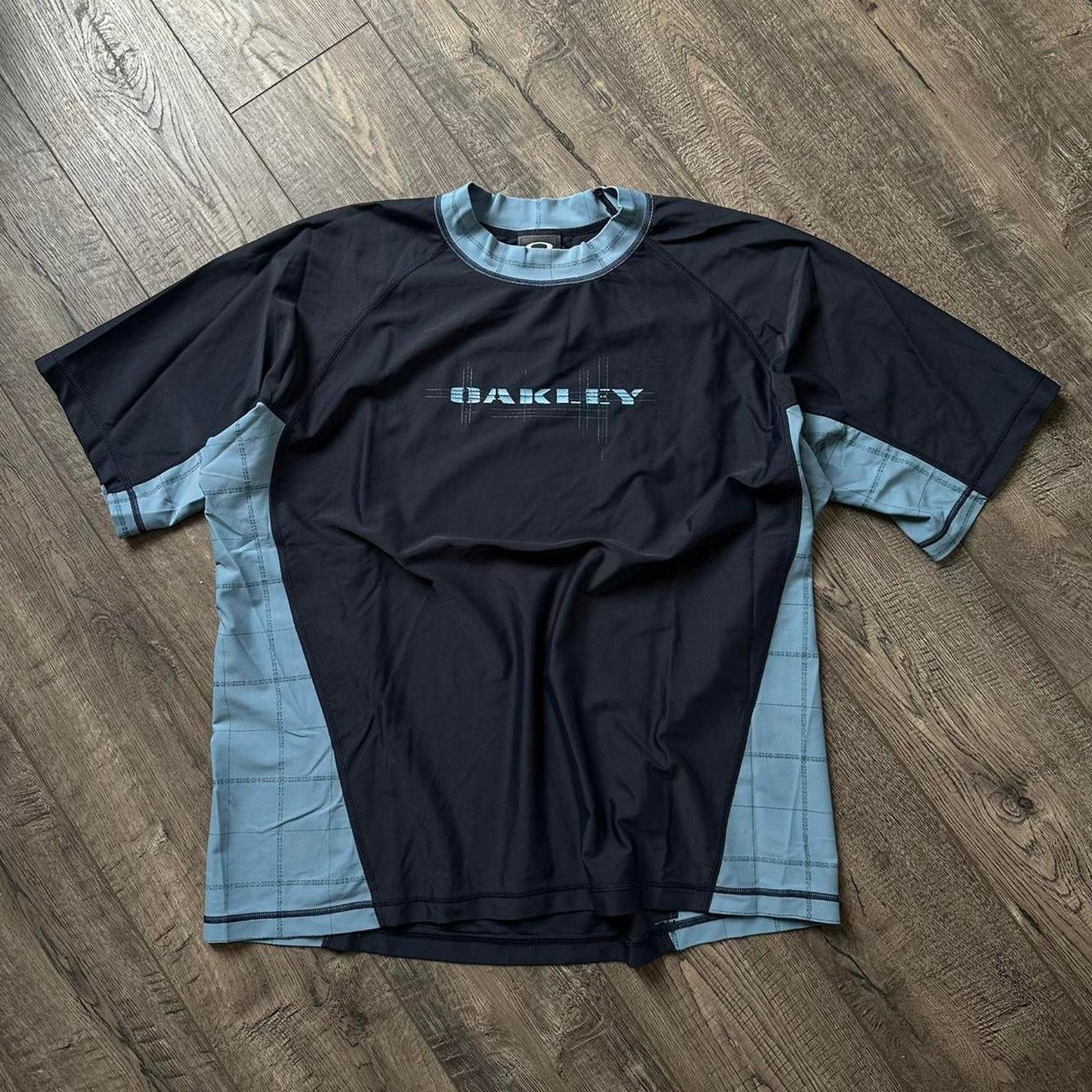 Vintage Y2K 00s Oakley Software Spellout Tech Shirt Top