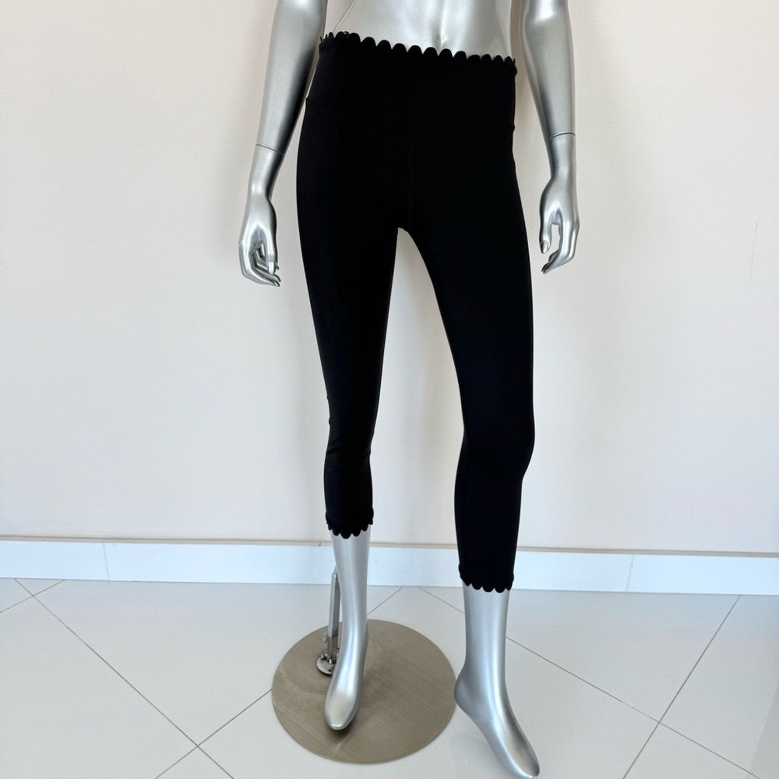 Other L’URV women capri black leggings size M Size 28" / US 6 / IT 42 - 1 Thumbnail