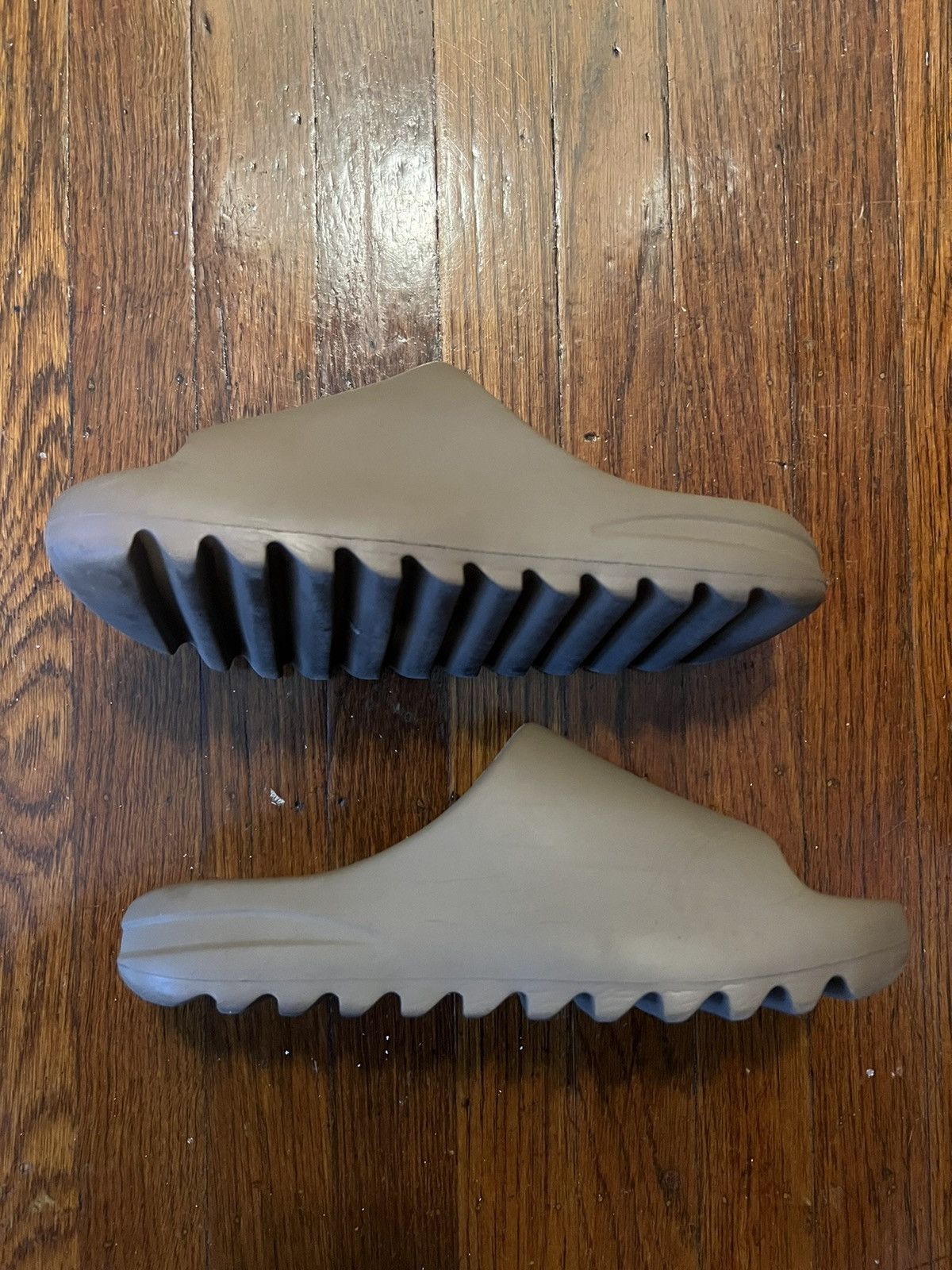 Yeezy Slide ‘Earth Brown’