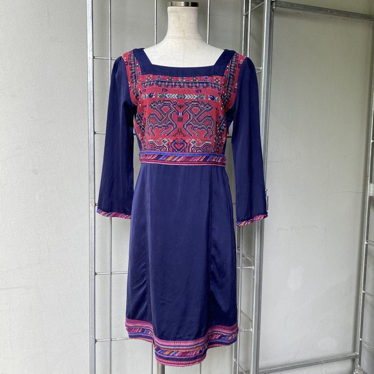 Vivienne Tam VIVIENNE TAM Navy Blue Dress with Pink Embroidered Details Size XS / US 0-2 / IT 36-38 - 16 Thumbnail