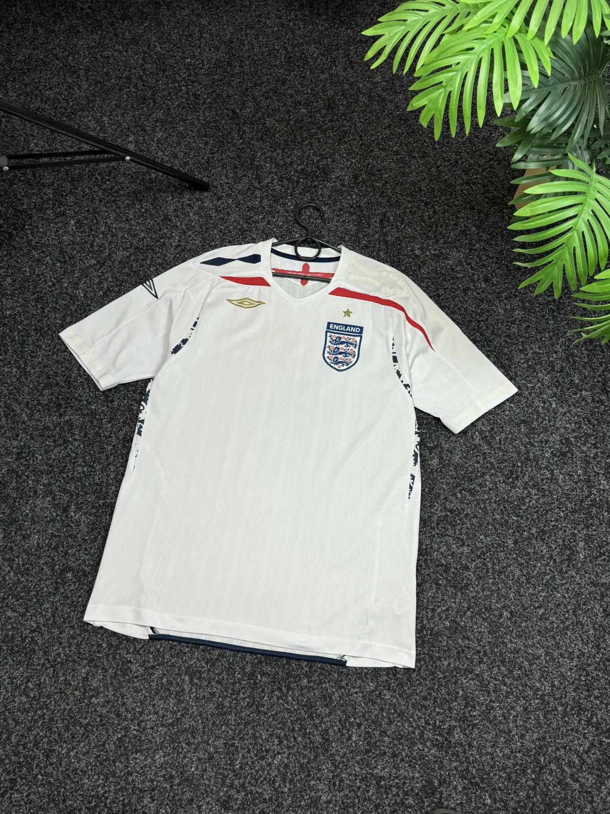 Umbro ENGLAND 2007 2009 HOME SHIRT FOOTBALL SOCCER JERSEY SIZE M Size US M / EU 48-50 / 2 - 14 Thumbnail