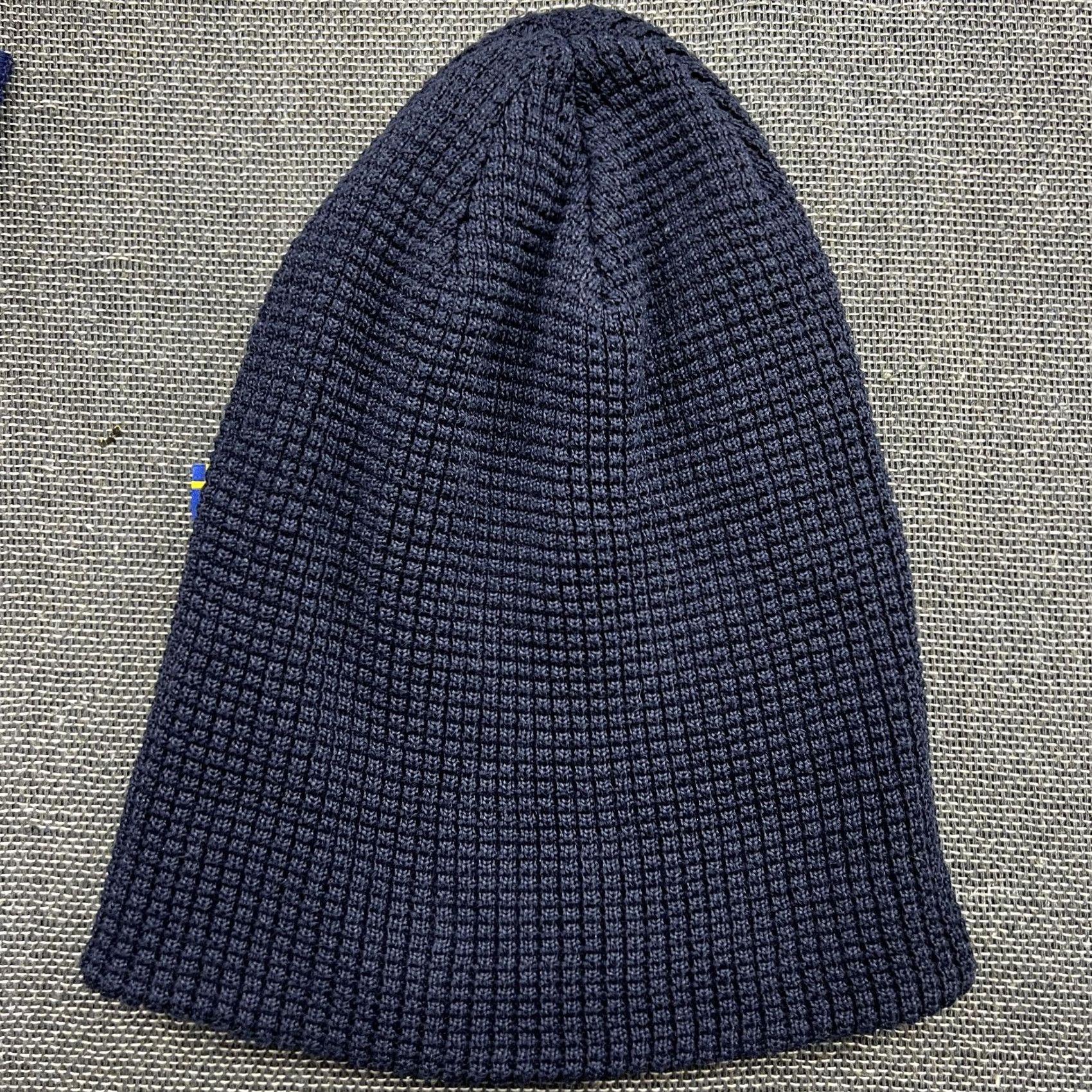 Vintage Fjallraven Tab Beanie Hat One Size OSFA Navy 84767 Unisex Adults Beanie Navy OSFA Fjallraven Tab Beanie Hat Navy 84767 Size ONE SIZE - 3 Thumbnail