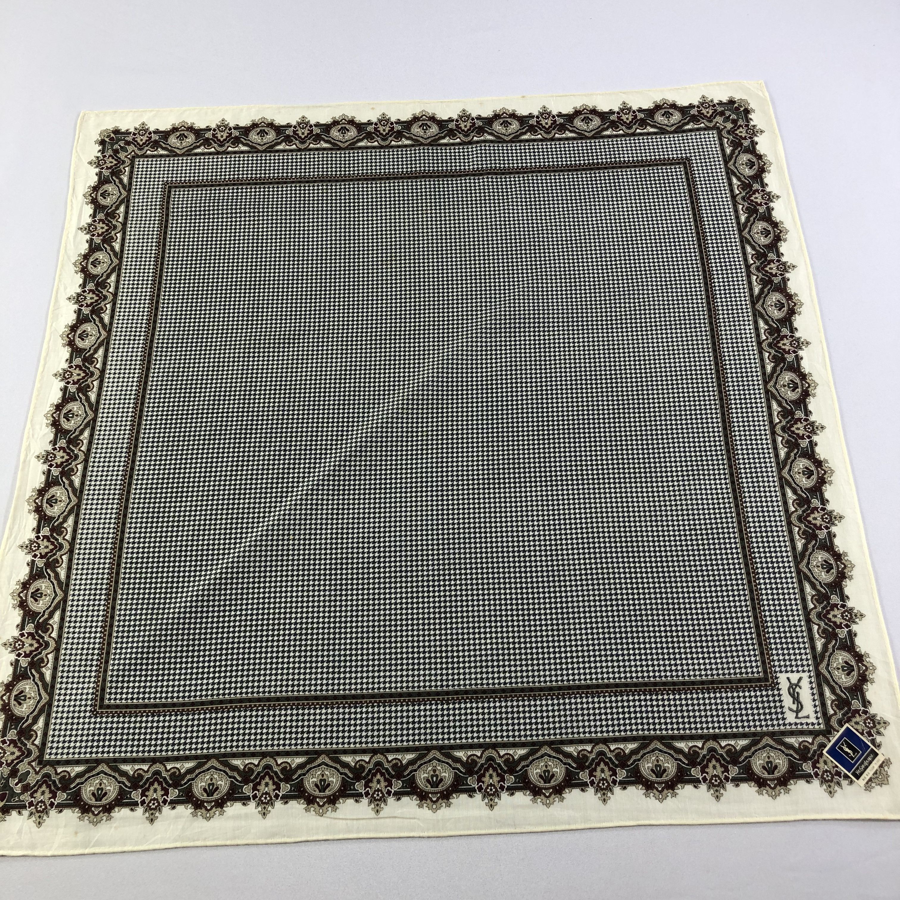 Yves Saint Laurent YSL Paisley Handkerchief Neckerchief Bandana H1766 Size ONE SIZE - 2 Thumbnail