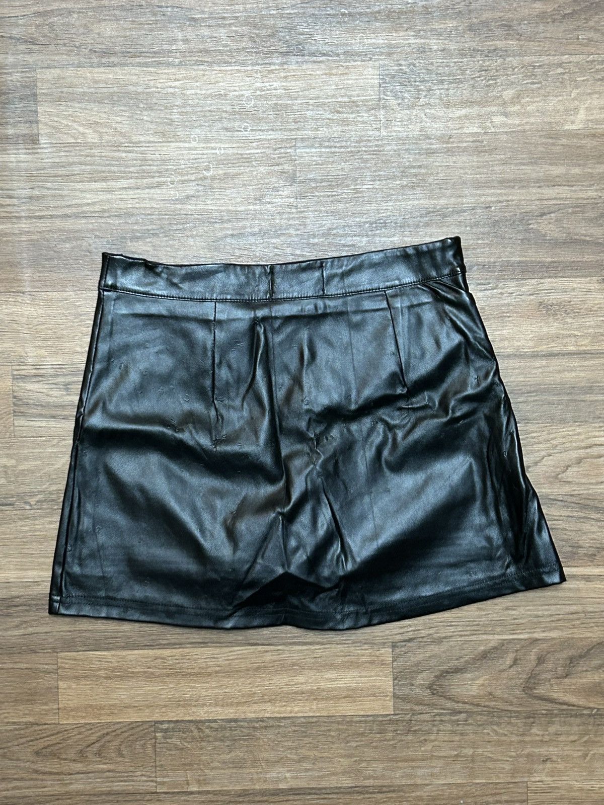 Other Kyu 9 women's pleather v waist slit black mini skirt Size 26" / US 2 / IT 38 - 2 Thumbnail