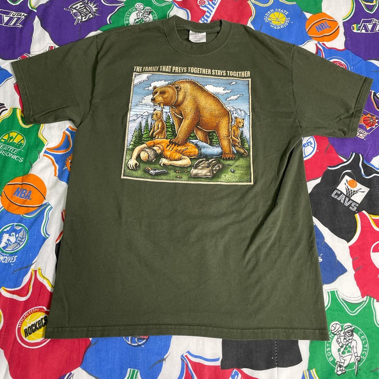 Vintage Vintage 2005 Ray Troll Bear Nature Parody Hunting Comedy Tee Size US L / EU 52-54 / 3 - 1 Thumbnail