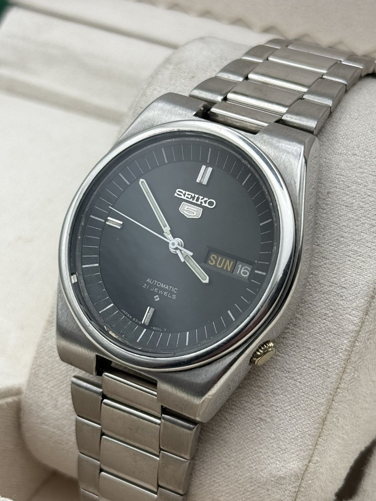 Seiko SEIKO 5 AUTOMATIC 6319 BLACK DIAL MEN’S WRISTWATCH Size 36 - 5 Thumbnail